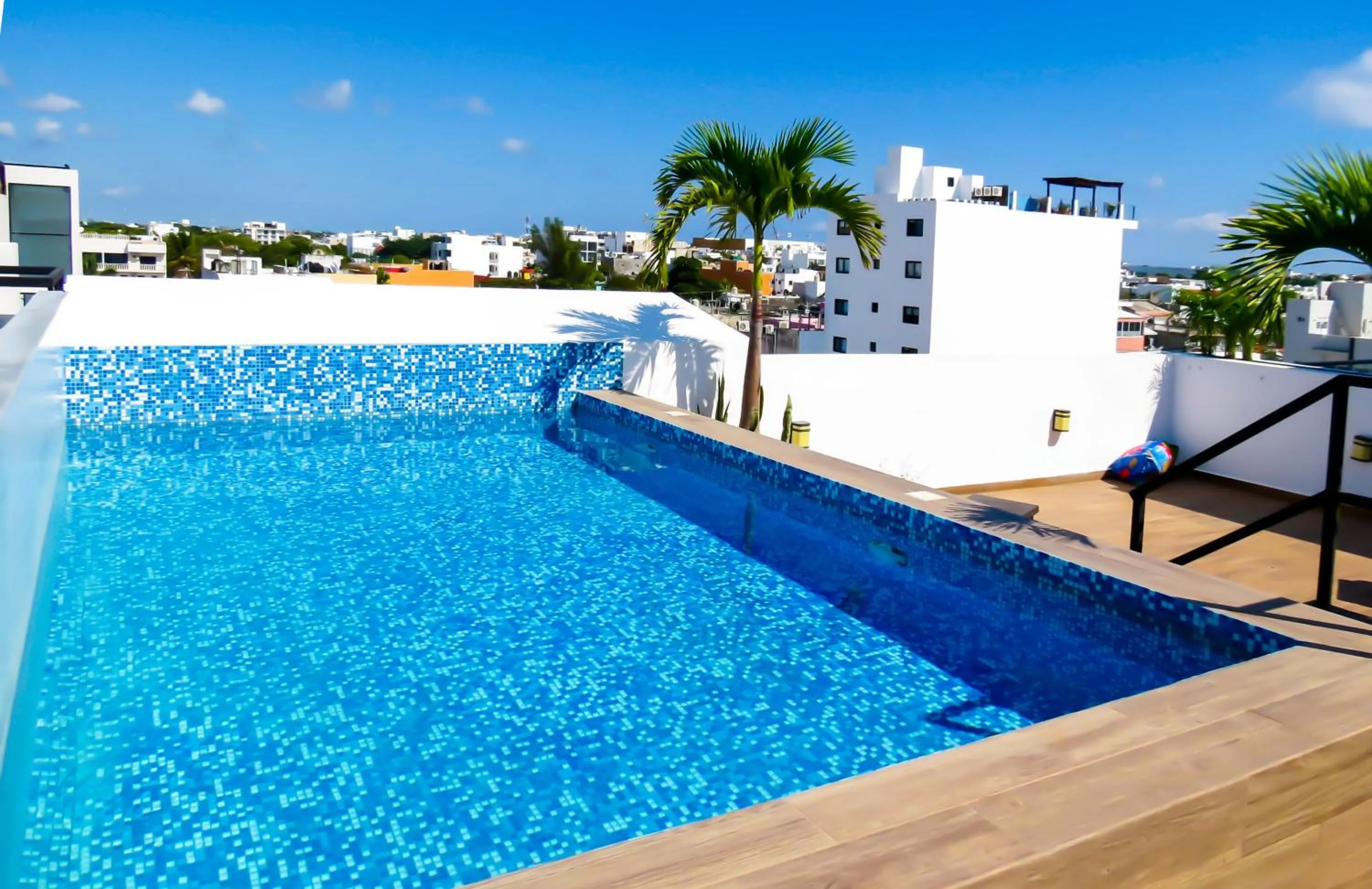 Day in 501PH - Spacious apartment in the center, only 10 minutes walking distance to the beaches