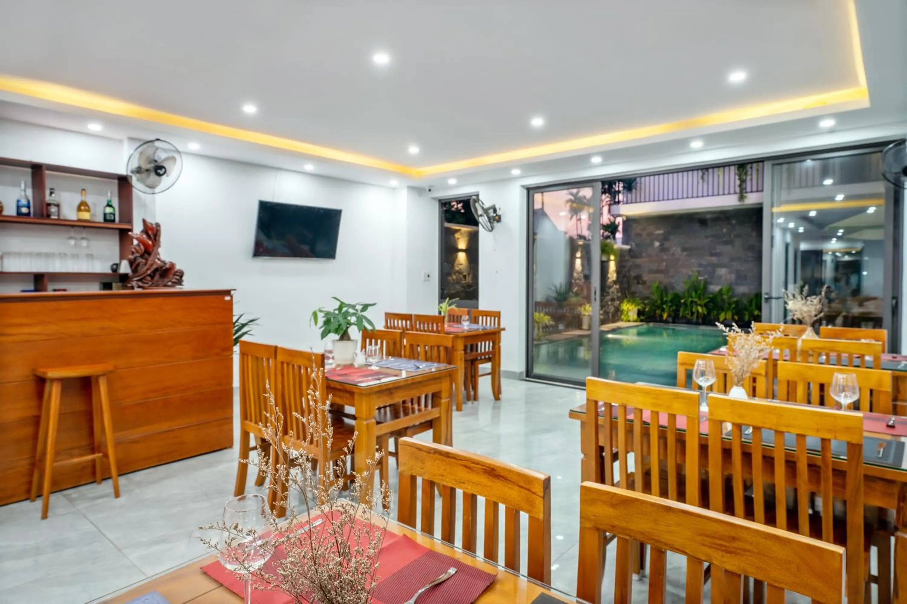 Restaurant/places to eat in Tomorrow Hoi An Villa