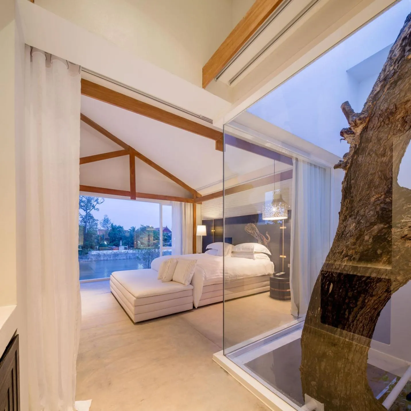 Photo of the whole room, Bed in Sala Ayutthaya