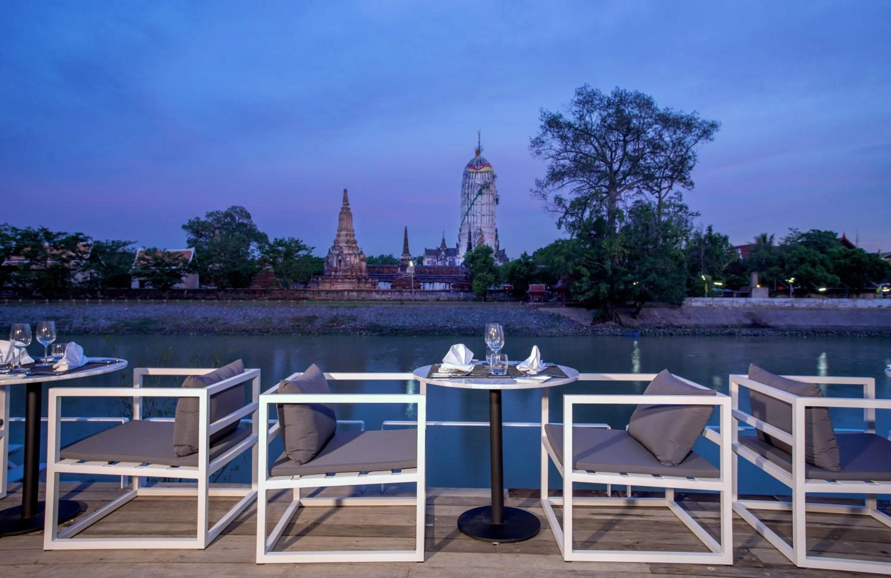 Restaurant/places to eat in Sala Ayutthaya