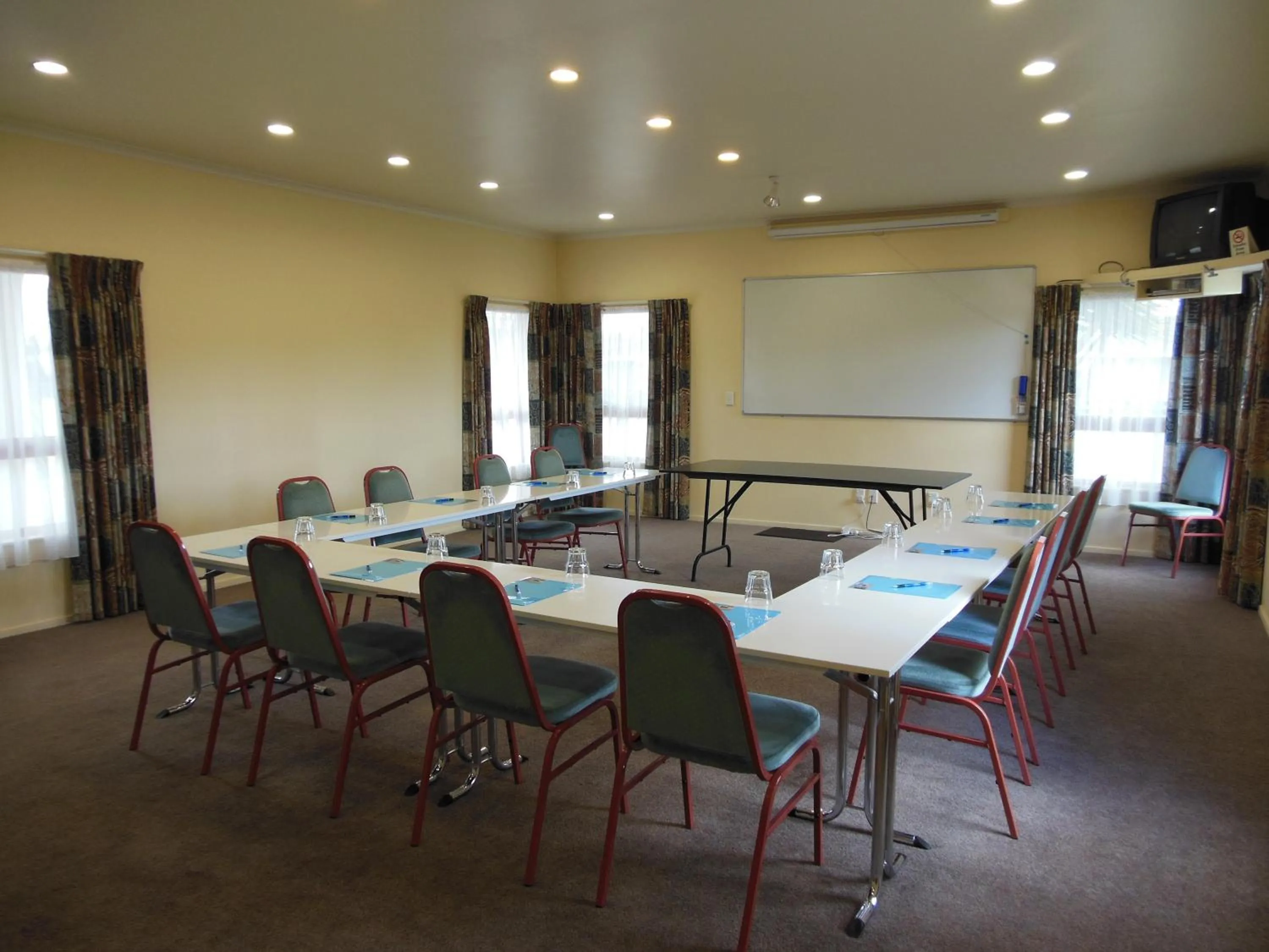 Meeting/conference room in Valdez Motor Lodge