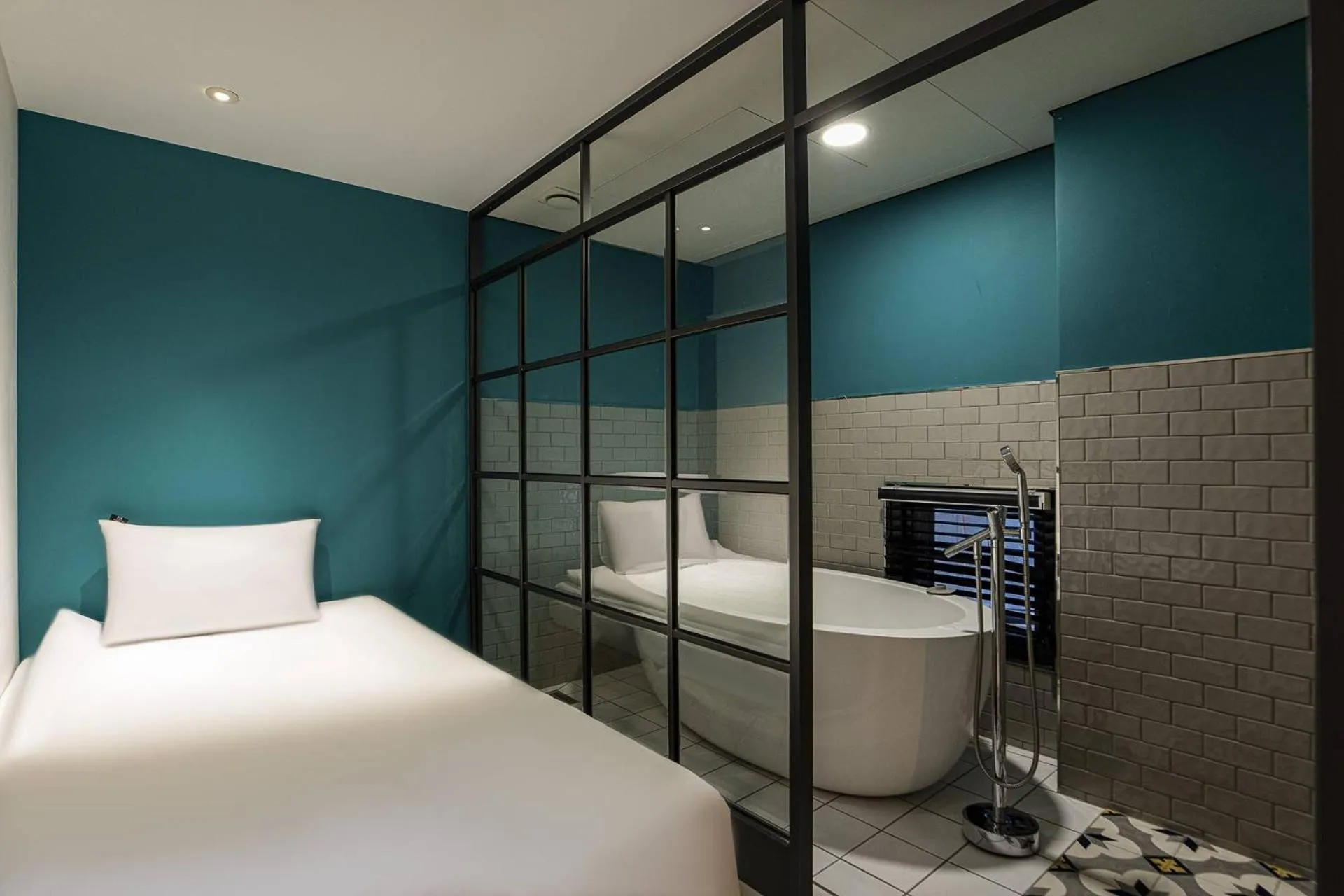 Bed in H-AVENUE Hotel Yeoksam