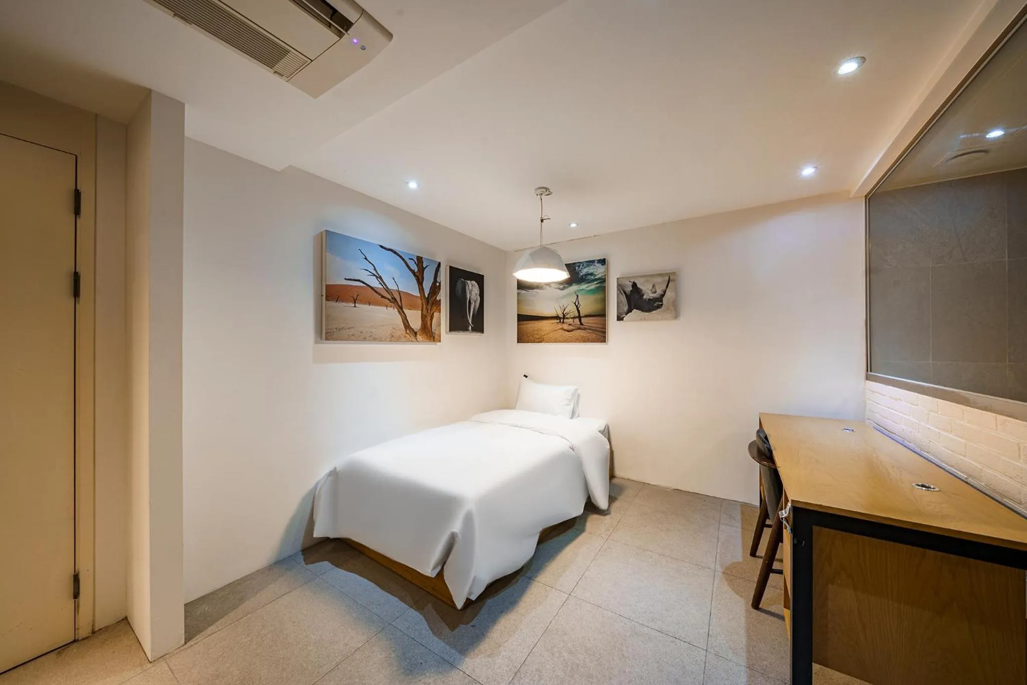 Bed in H-AVENUE Hotel Yeoksam