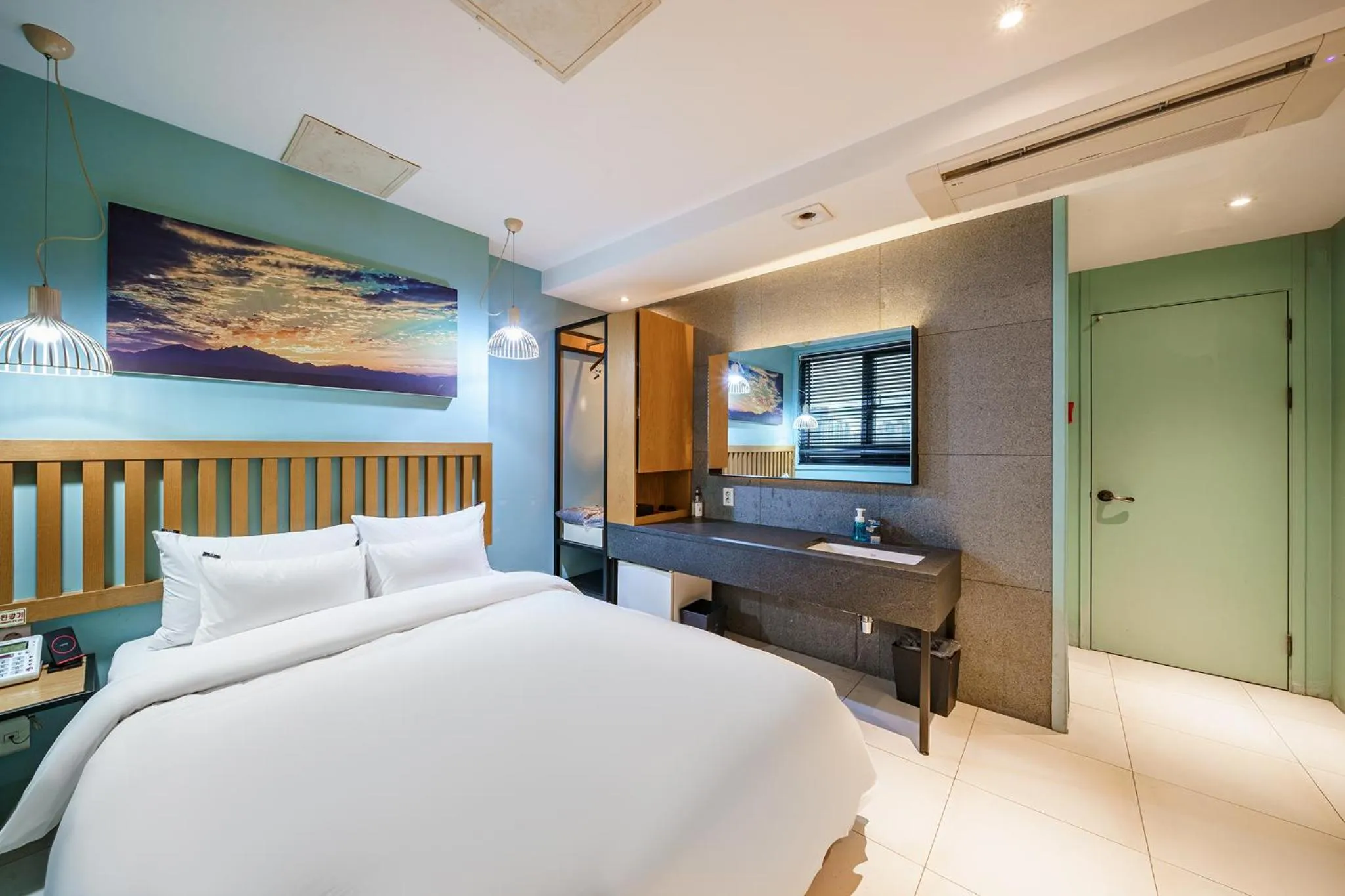 Bed in H-AVENUE Hotel Yeoksam