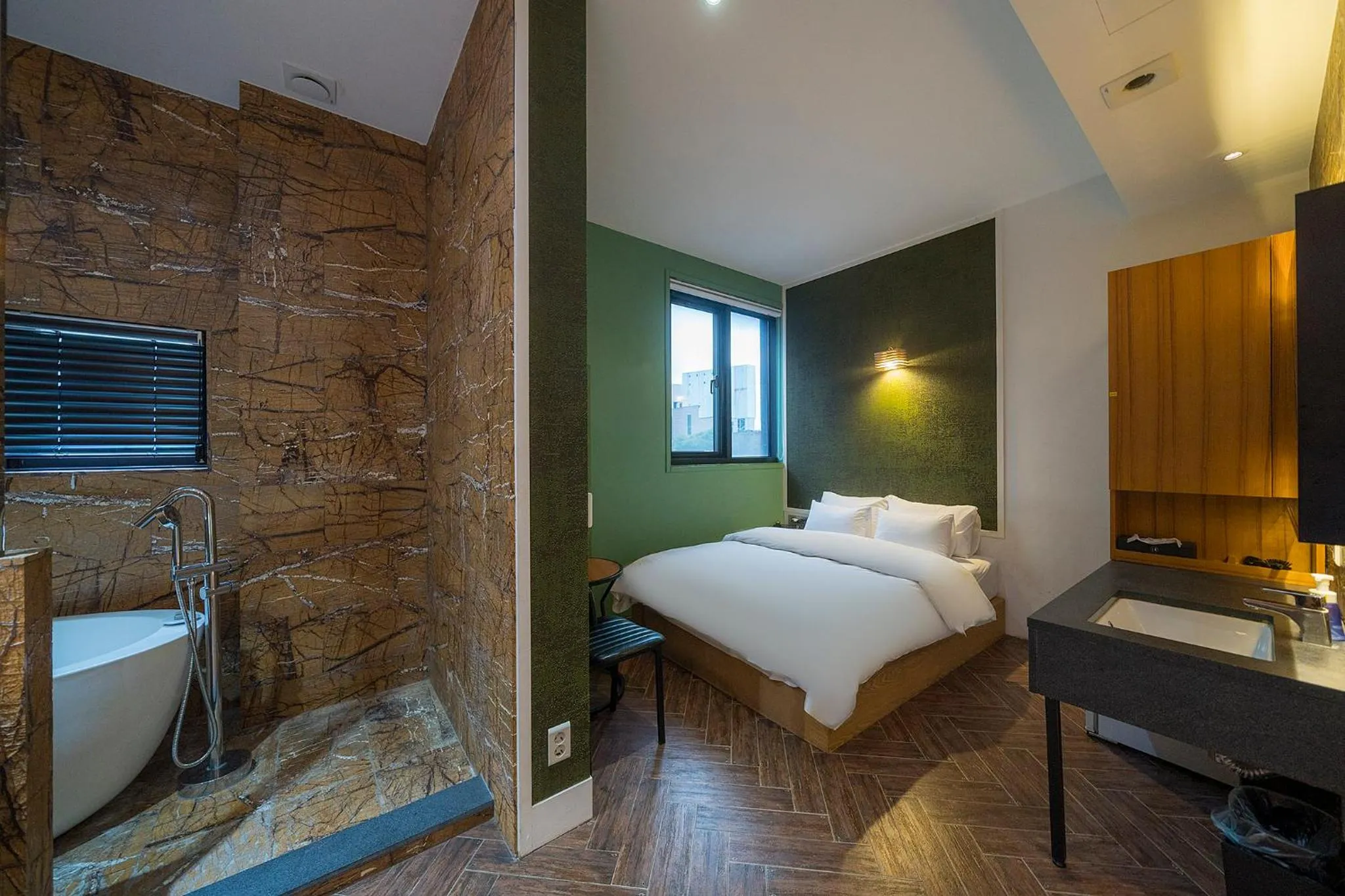 Bed in H-AVENUE Hotel Yeoksam