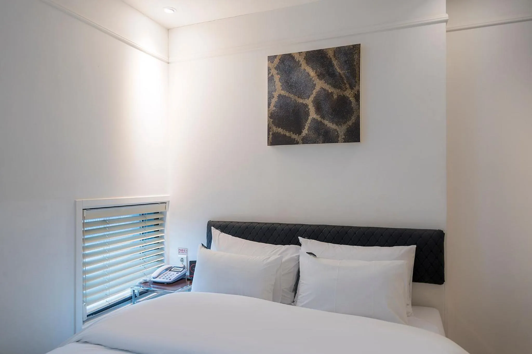 Decorative detail, Bed in H-AVENUE Hotel Yeoksam