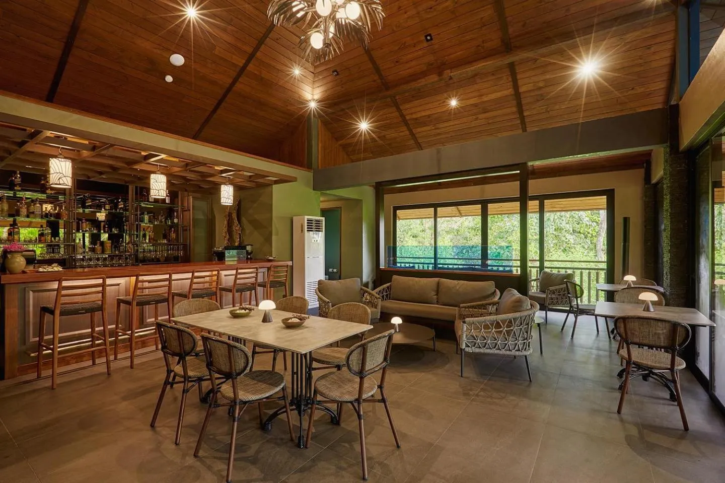 Restaurant/places to eat in El Jardin de Zaida