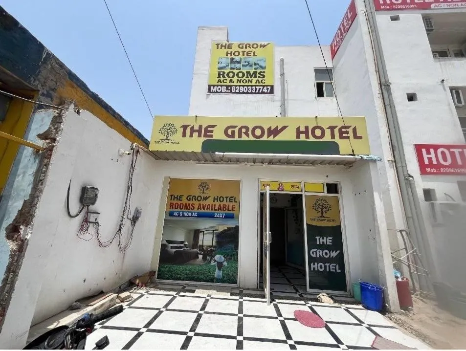 Facade/entrance in Hotel O The Grow Hotel Kanakpura Railway Station