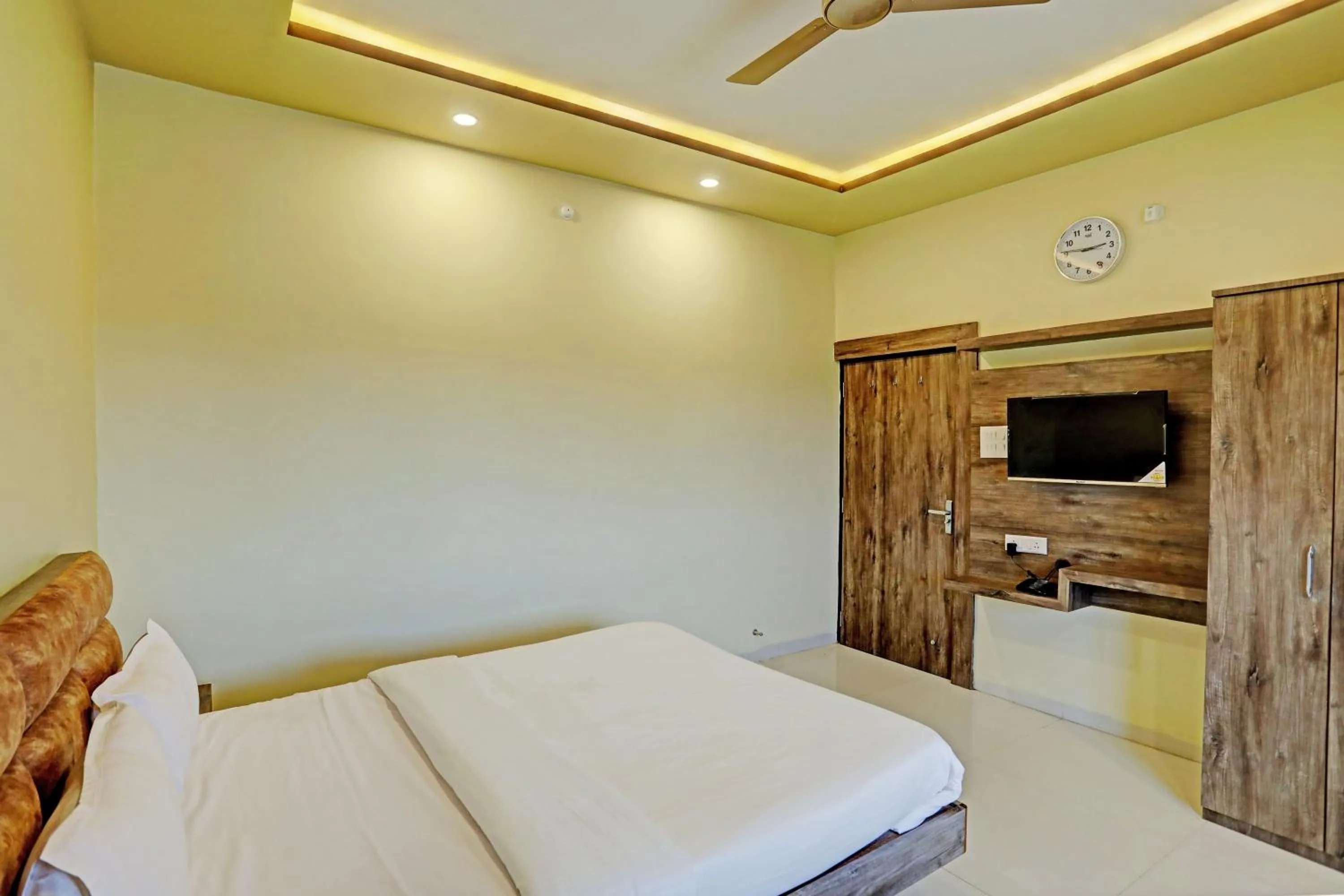 Bedroom in Hotel O Kubervatika