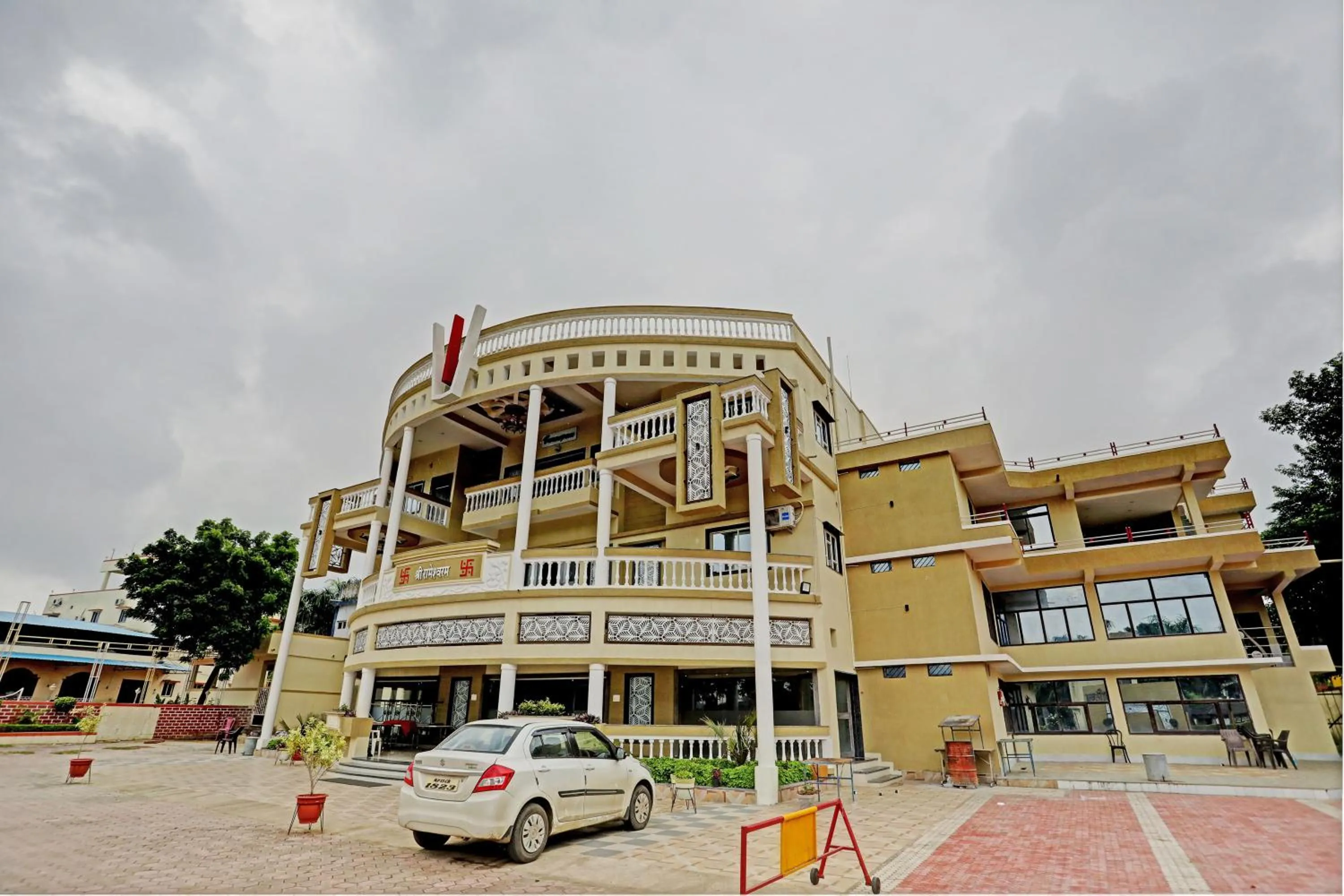 Facade/entrance in Hotel O Kubervatika