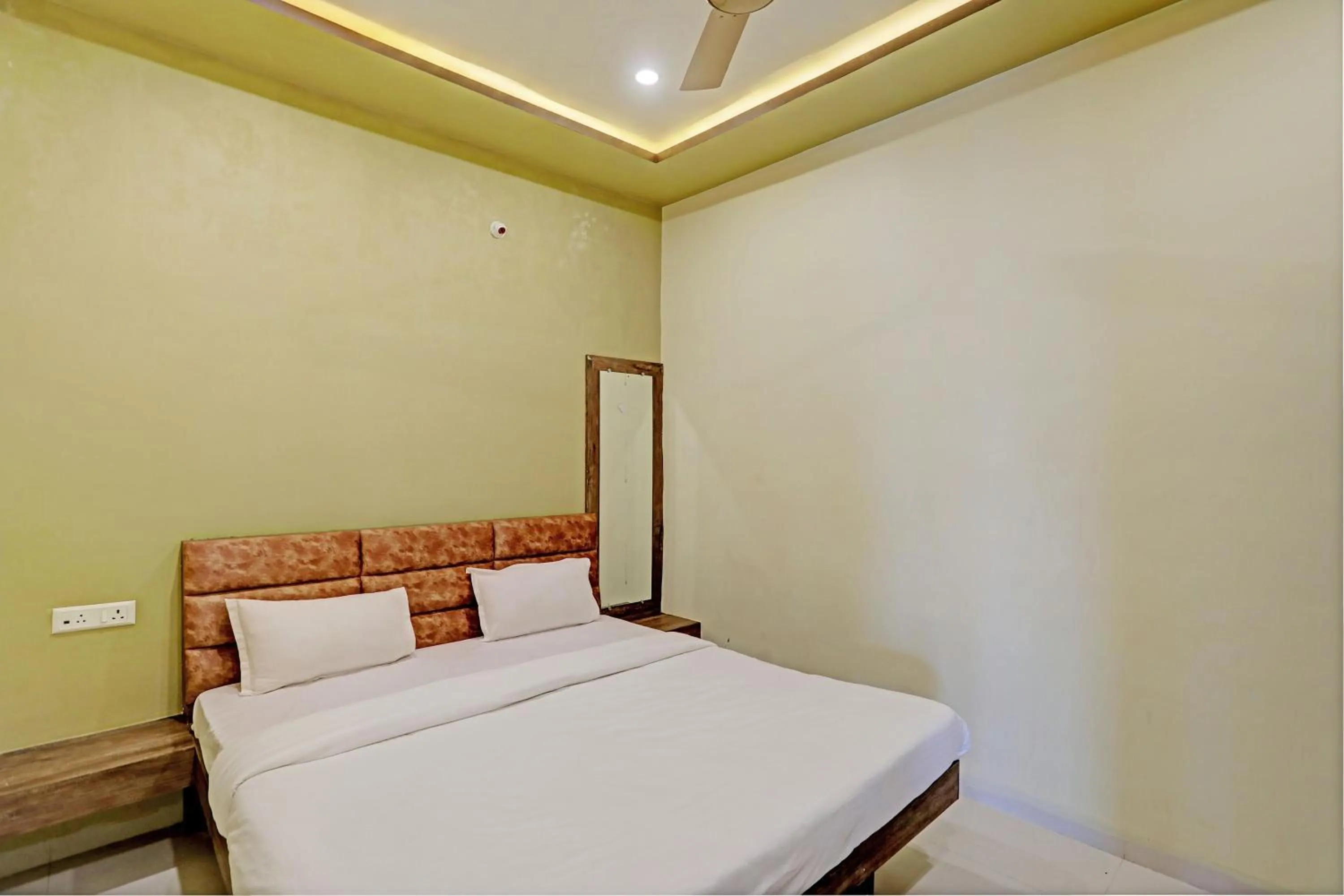 Bedroom in Hotel O Kubervatika