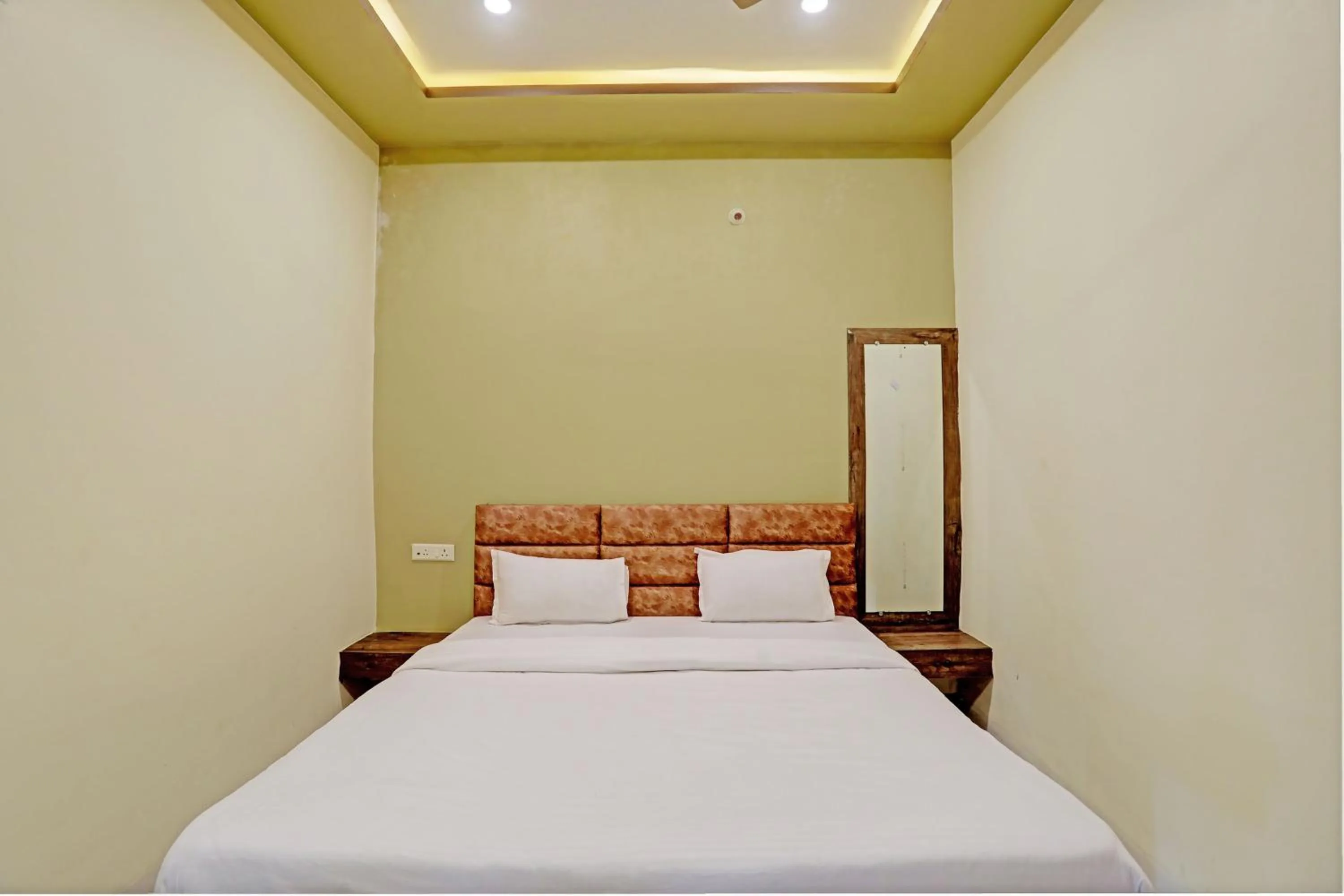 Bedroom in Hotel O Kubervatika