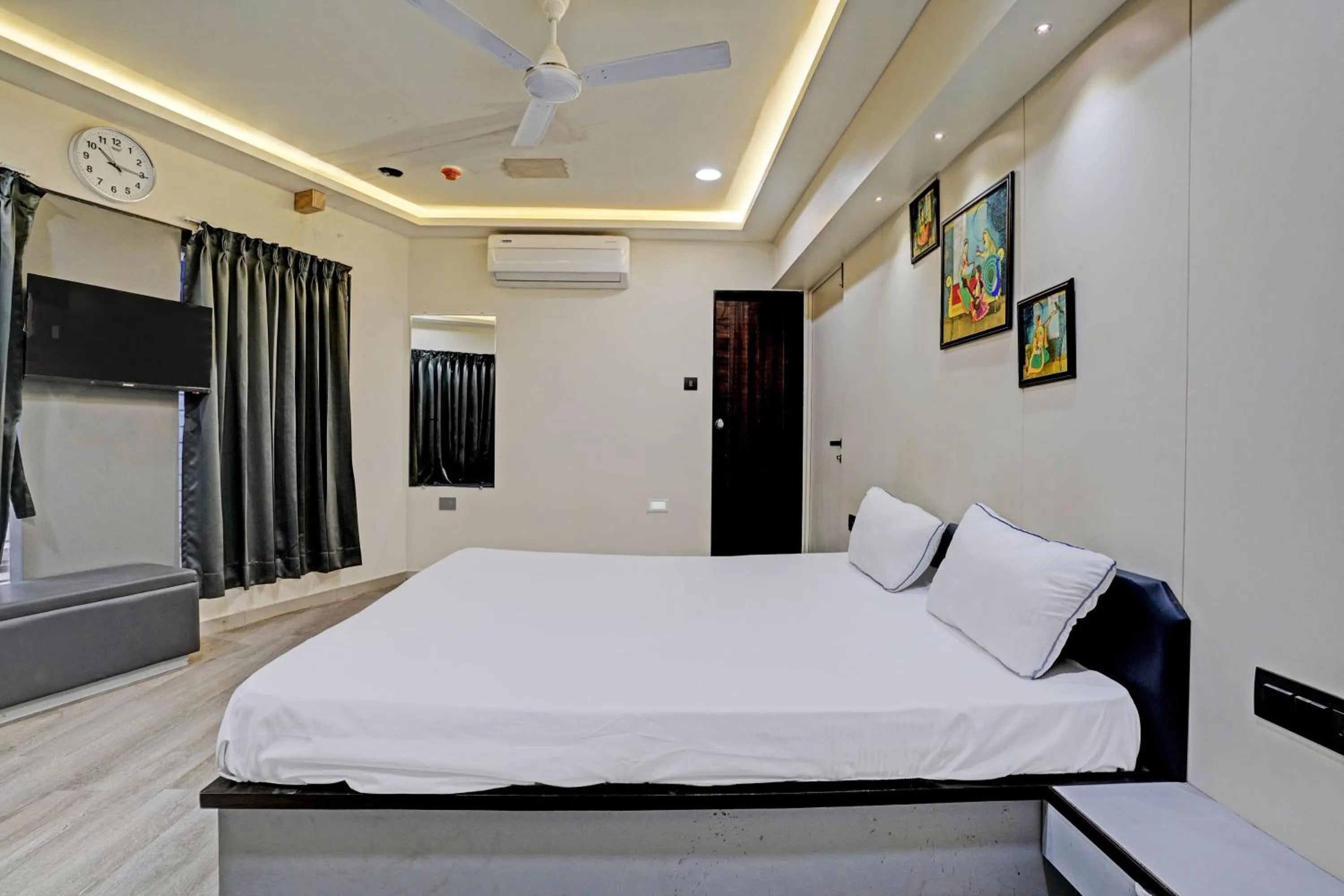 Bedroom in OYO Hotel R-one