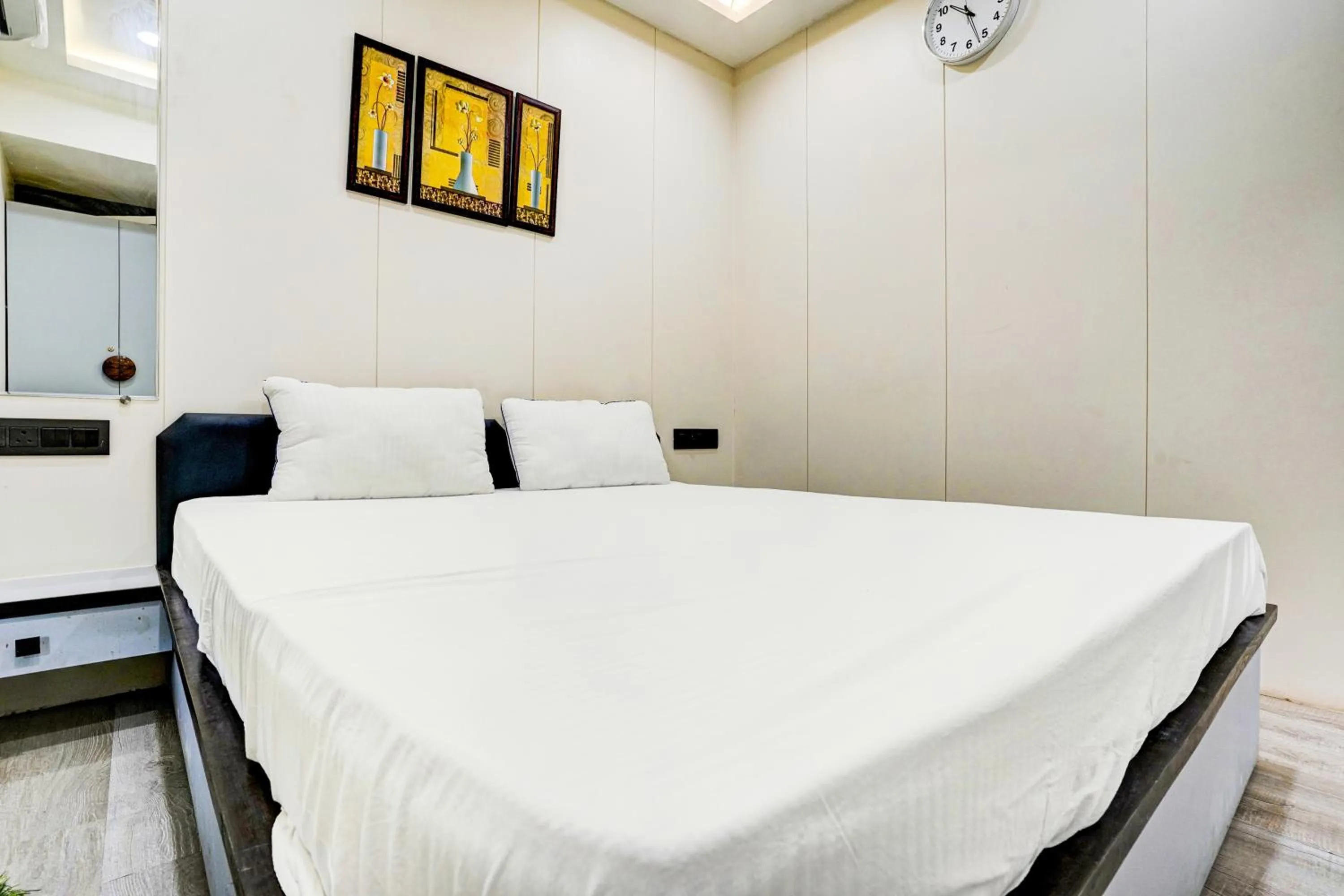 Bedroom in OYO Hotel R-one