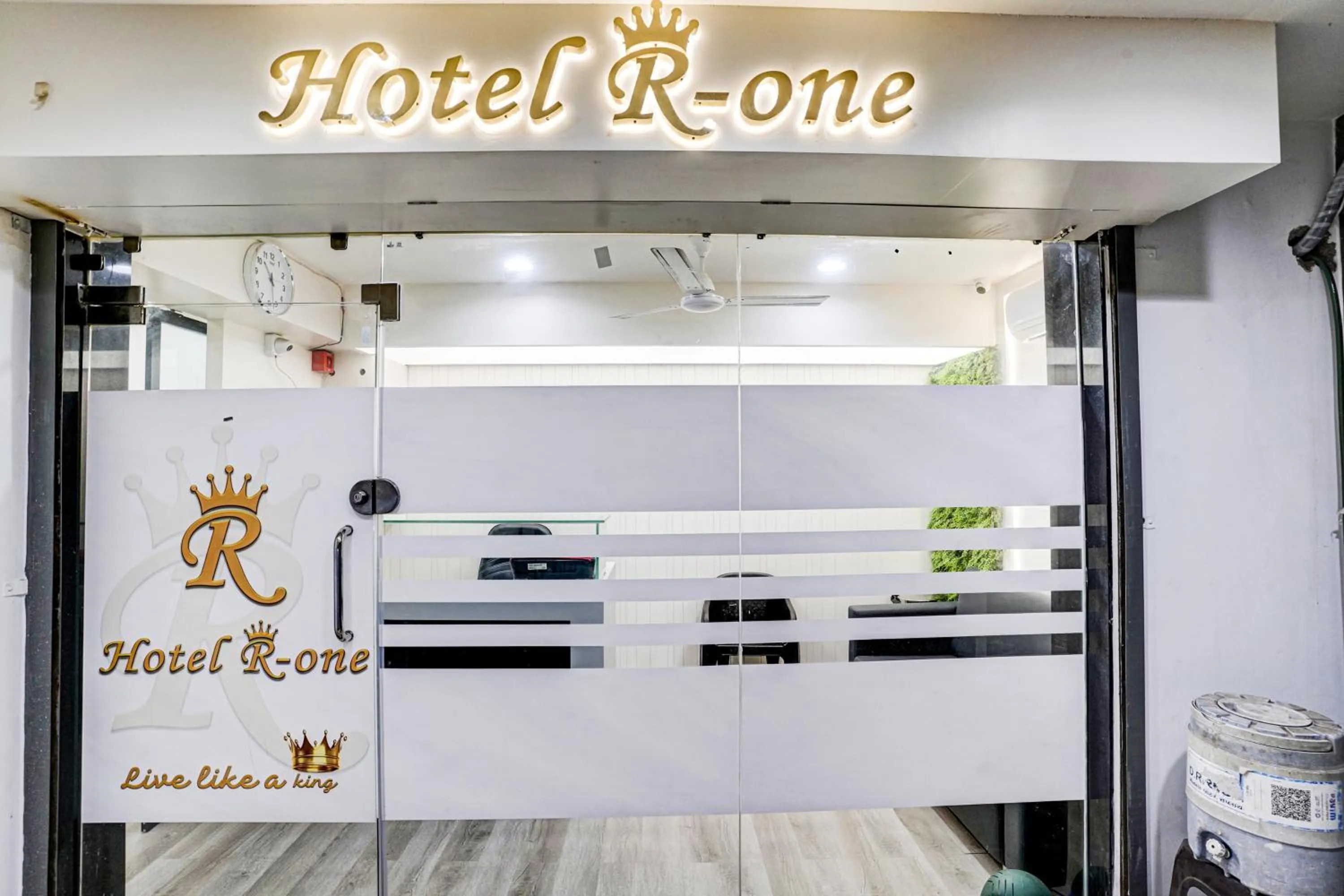 Facade/entrance in OYO Hotel R-one