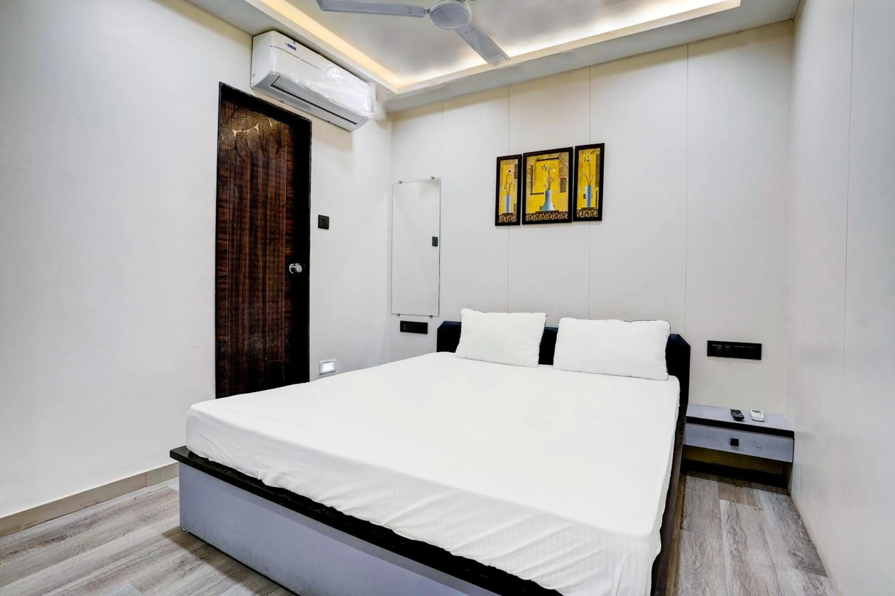 Bedroom in OYO Hotel R-one