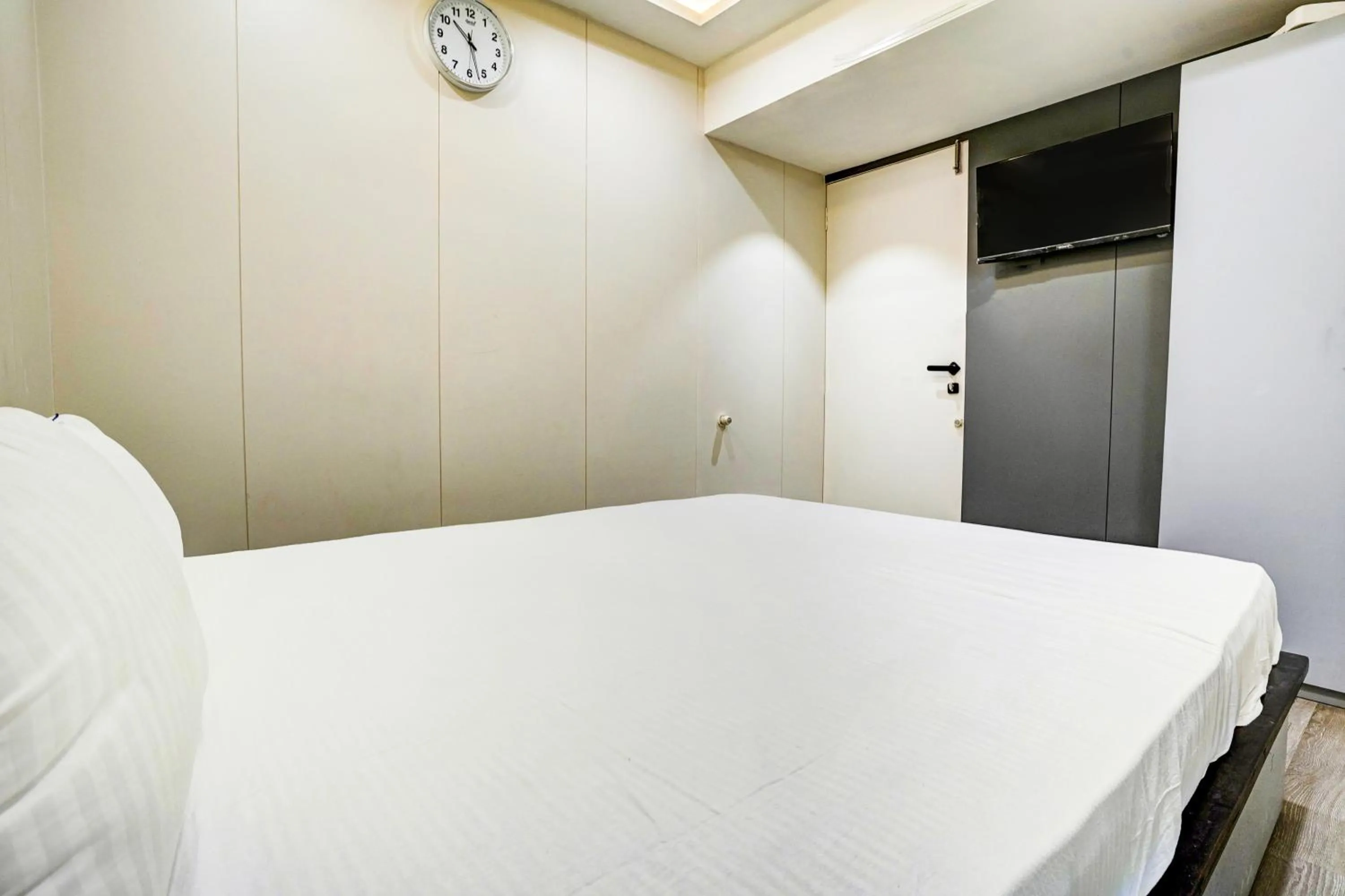 Bedroom in OYO Hotel R-one