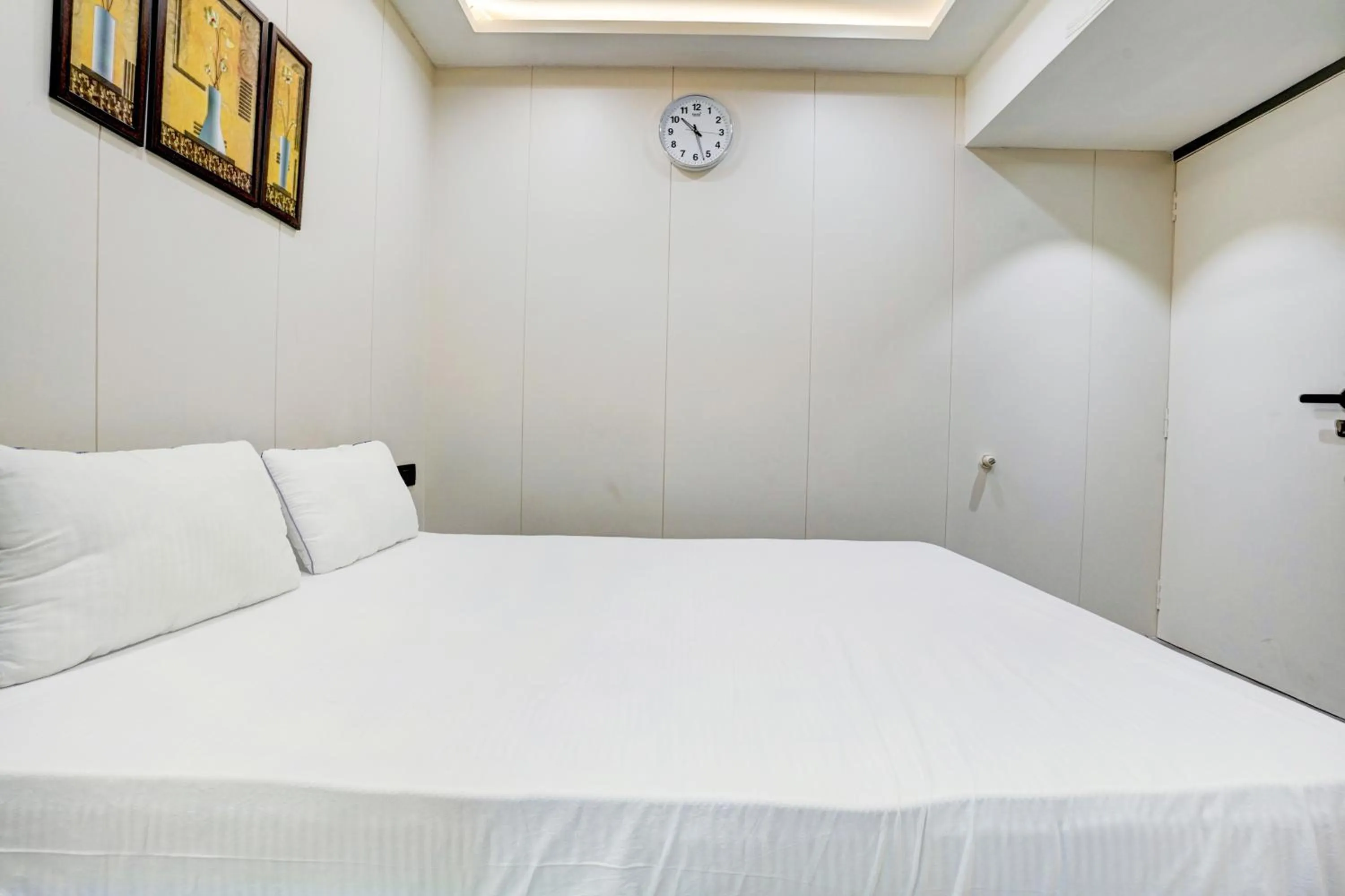 Bedroom in OYO Hotel R-one