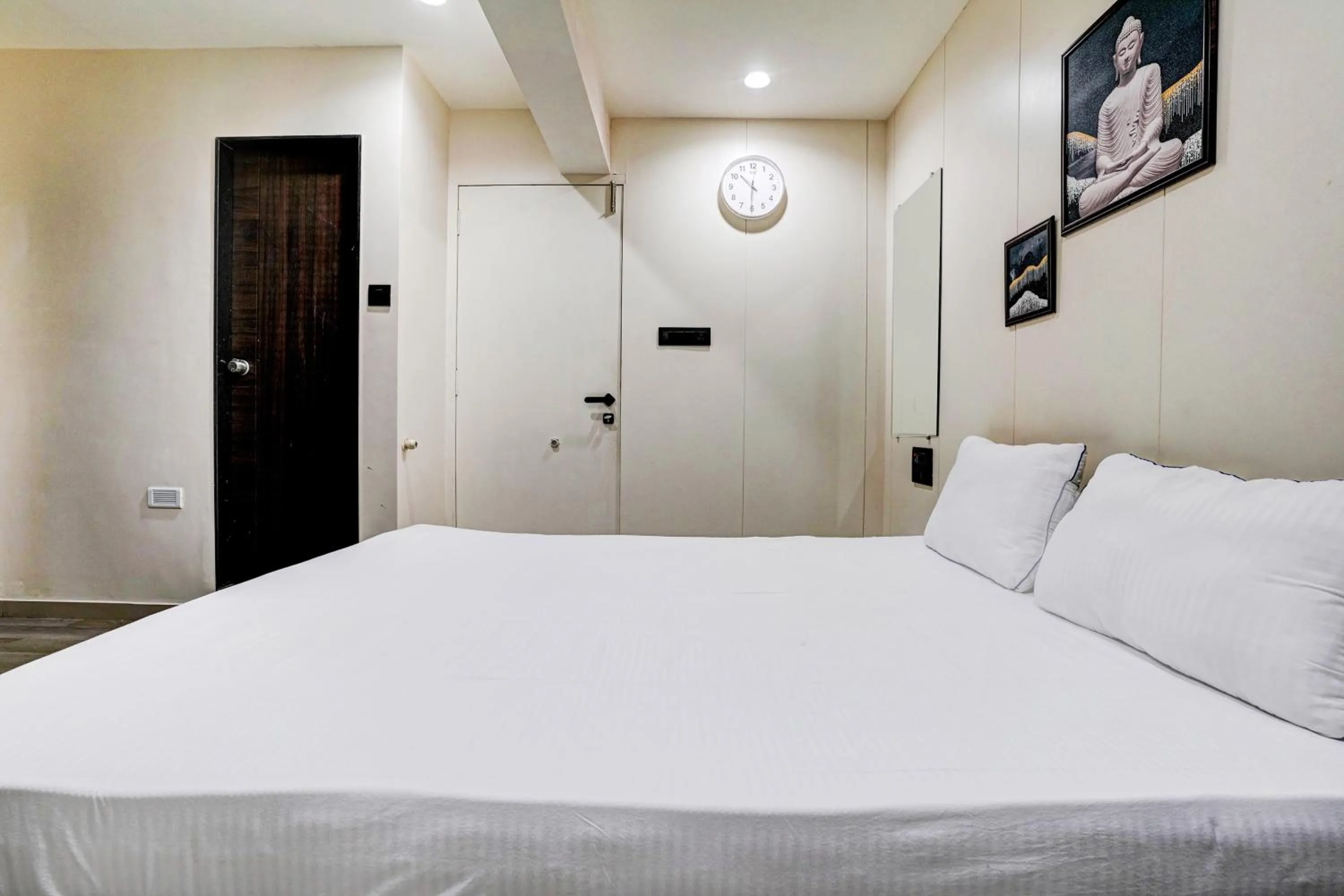 Bedroom in OYO Hotel R-one