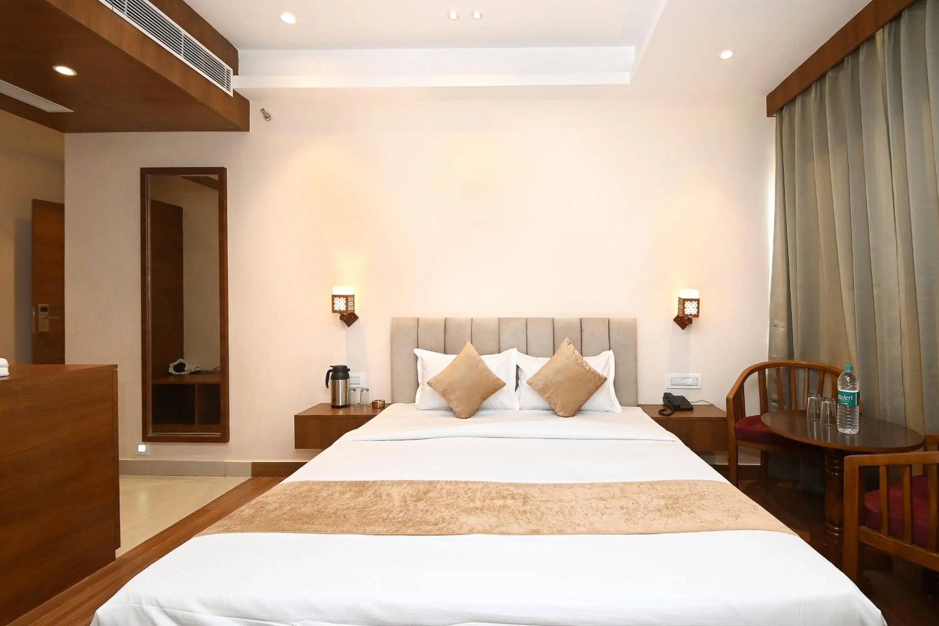 Bedroom, Bed in Hotel Blue Sapphire