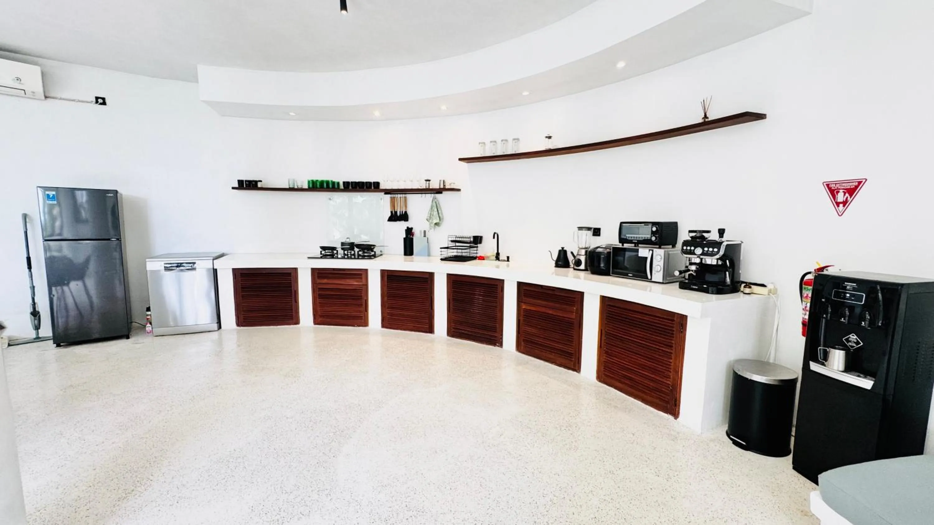 Coffee/tea facilities in Hillstone Luxury Village