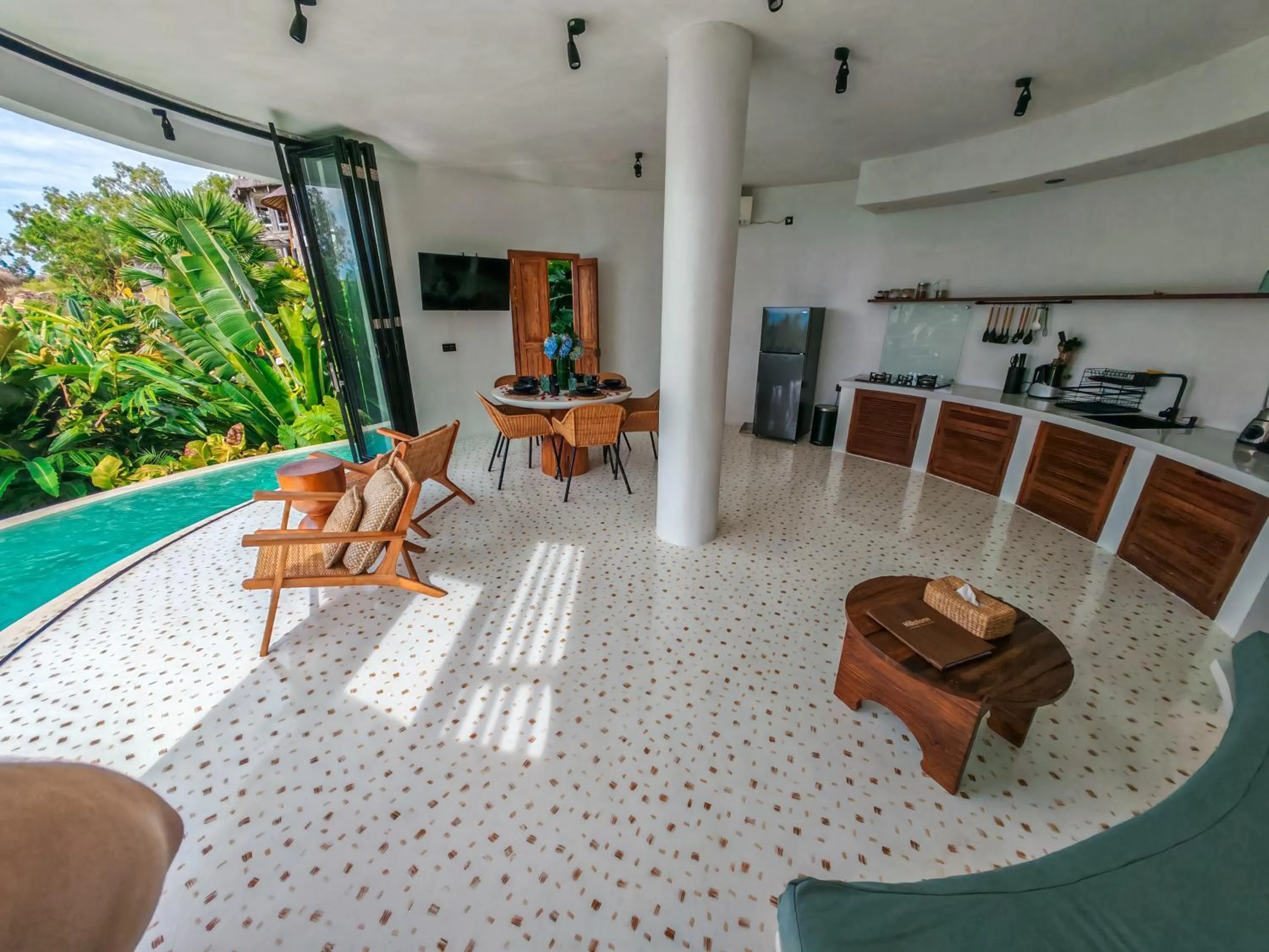 Kitchen or kitchenette in Hillstone Luxury Village