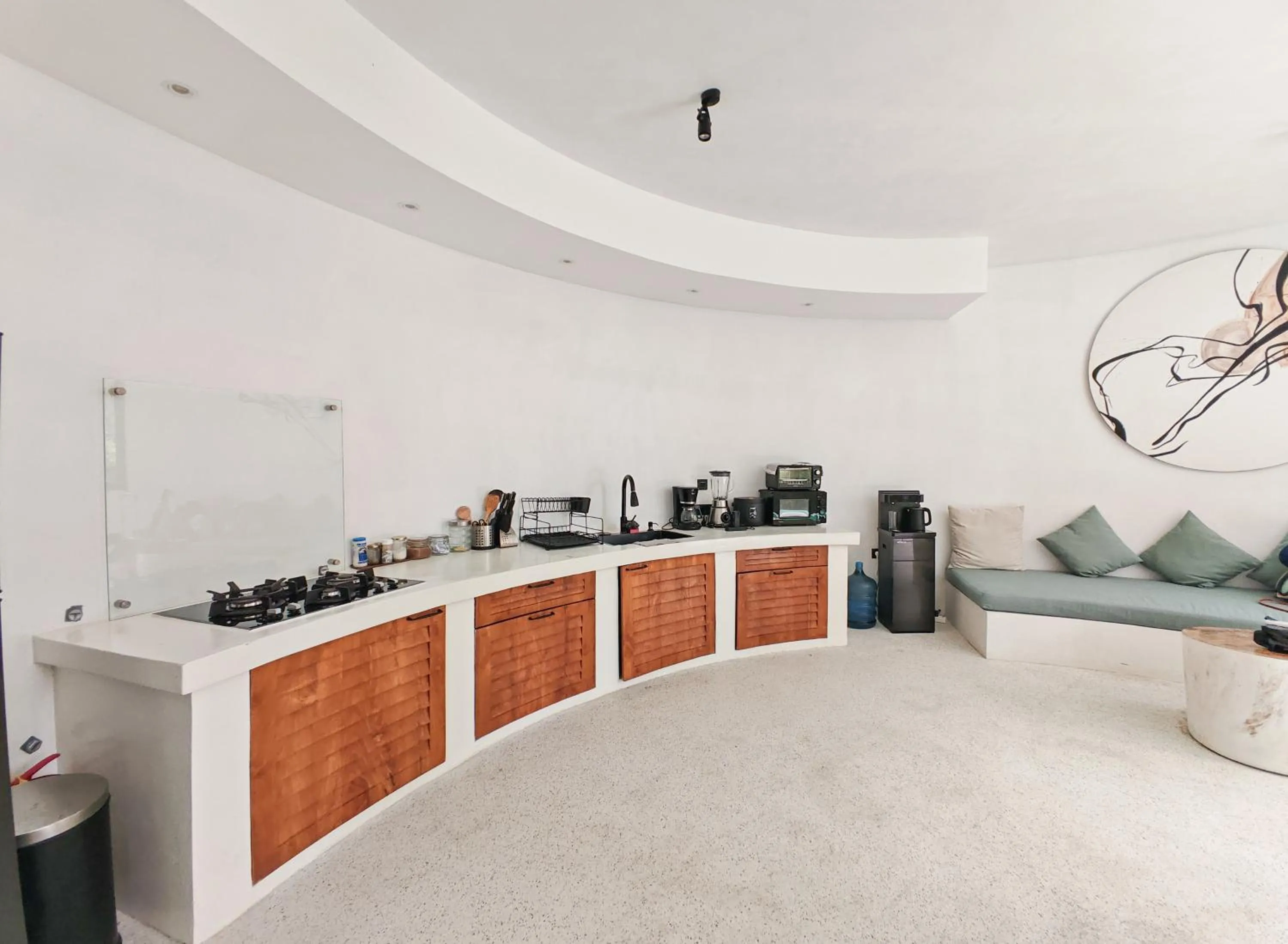 Coffee/tea facilities in Hillstone Luxury Village