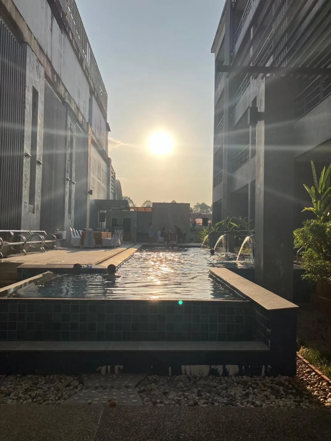 Swimming pool in โรงแรม ดิ โอวาเล่ย์ [The O Valley Boutique Hotel]