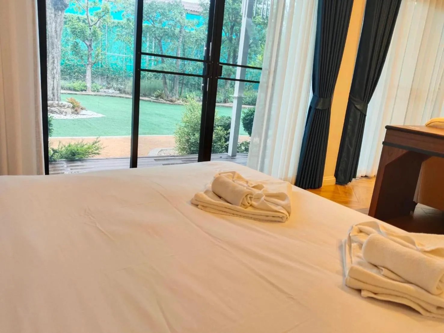 Bed in โรงแรม ดิ โอวาเล่ย์ [The O Valley Boutique Hotel]