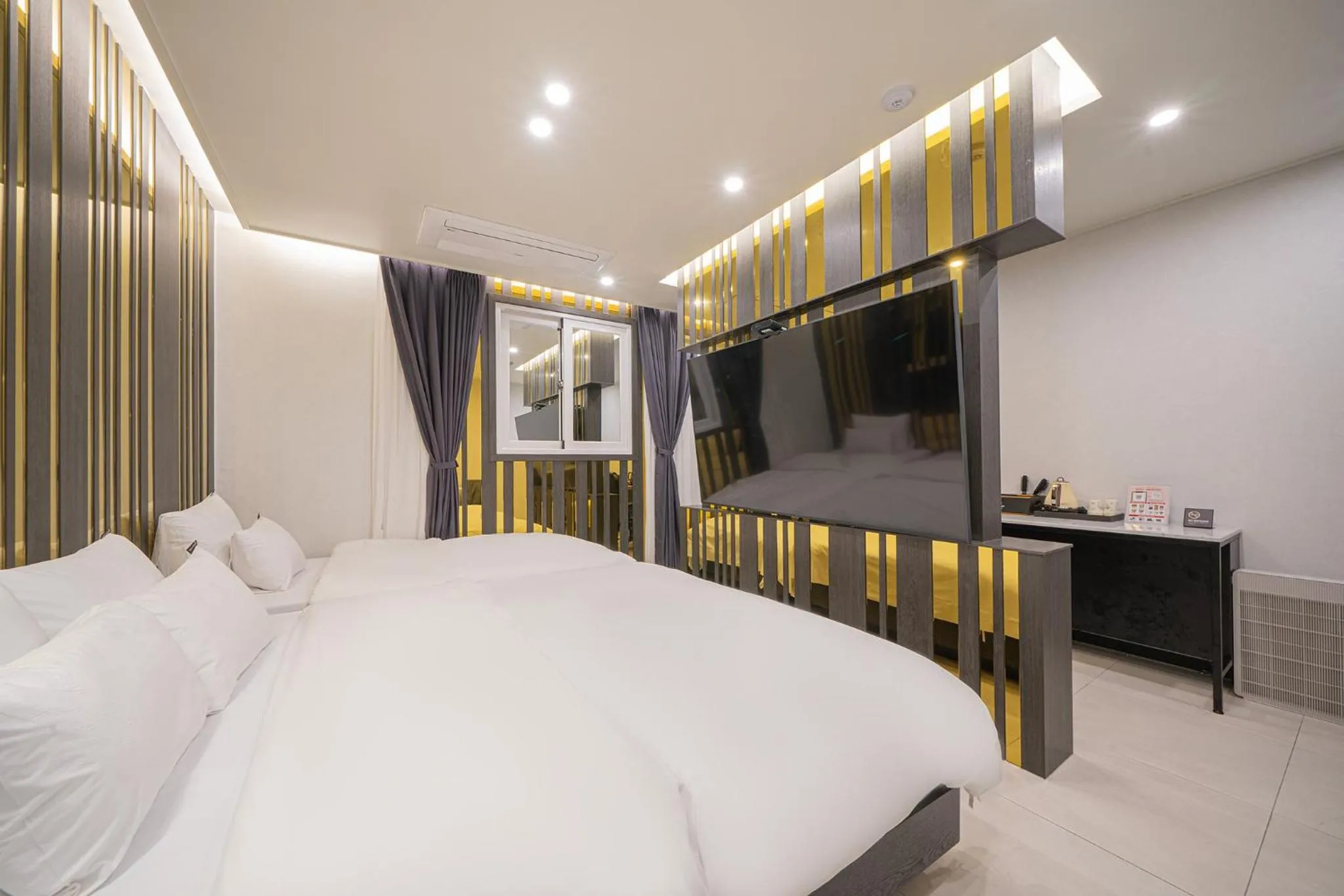 TV and multimedia, Bed in Brown Dot Hotel Sinan