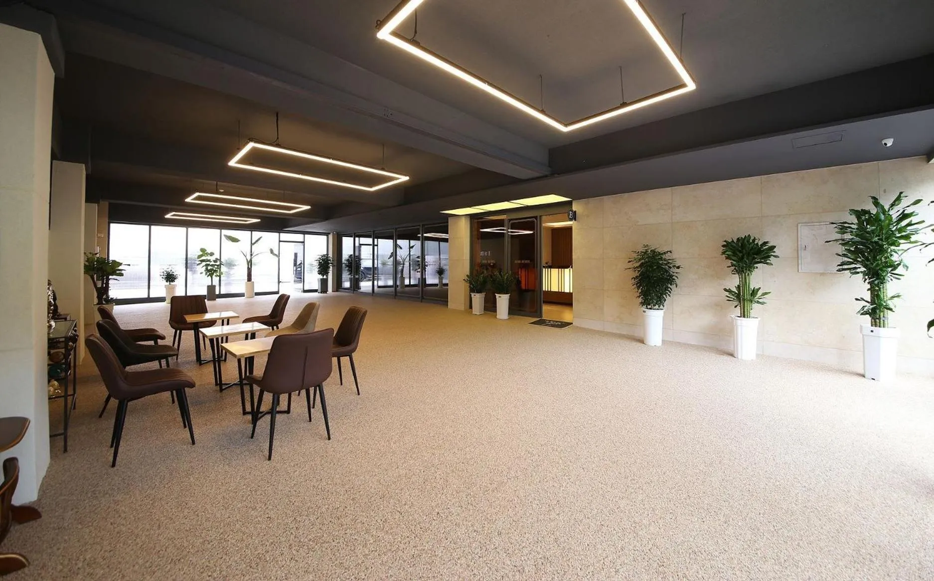 Restaurant/places to eat in Brown Dot Hotel Sinan