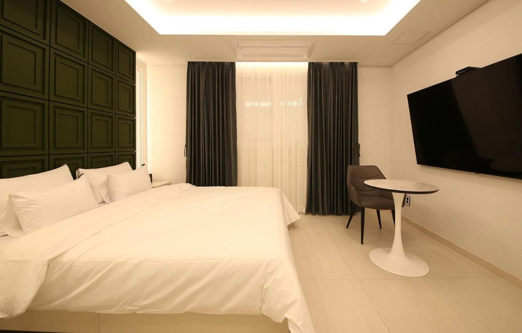 Communal lounge/ TV room, Bed in Brown Dot Hotel Sinan