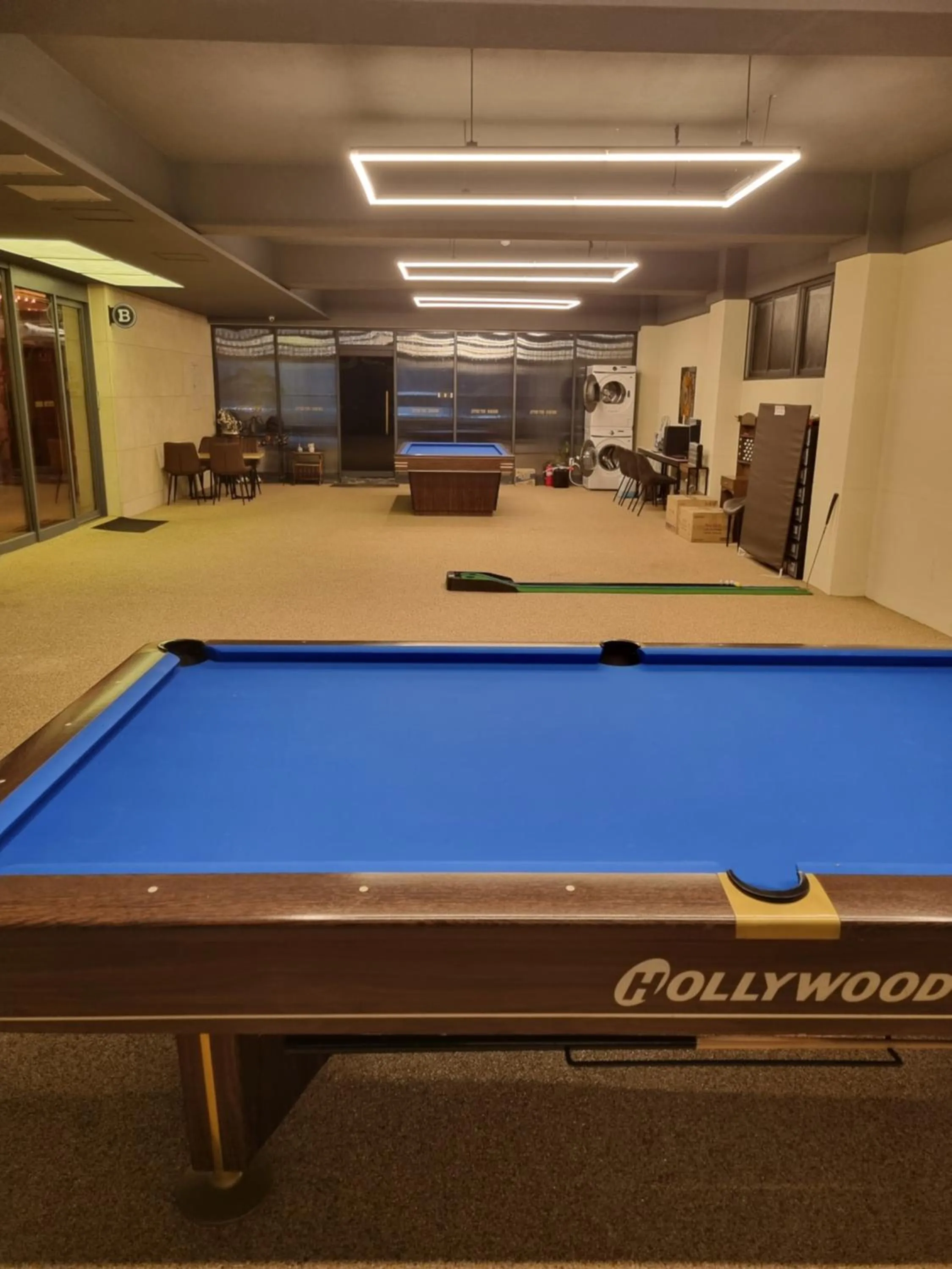 Billiard in Brown Dot Hotel Sinan