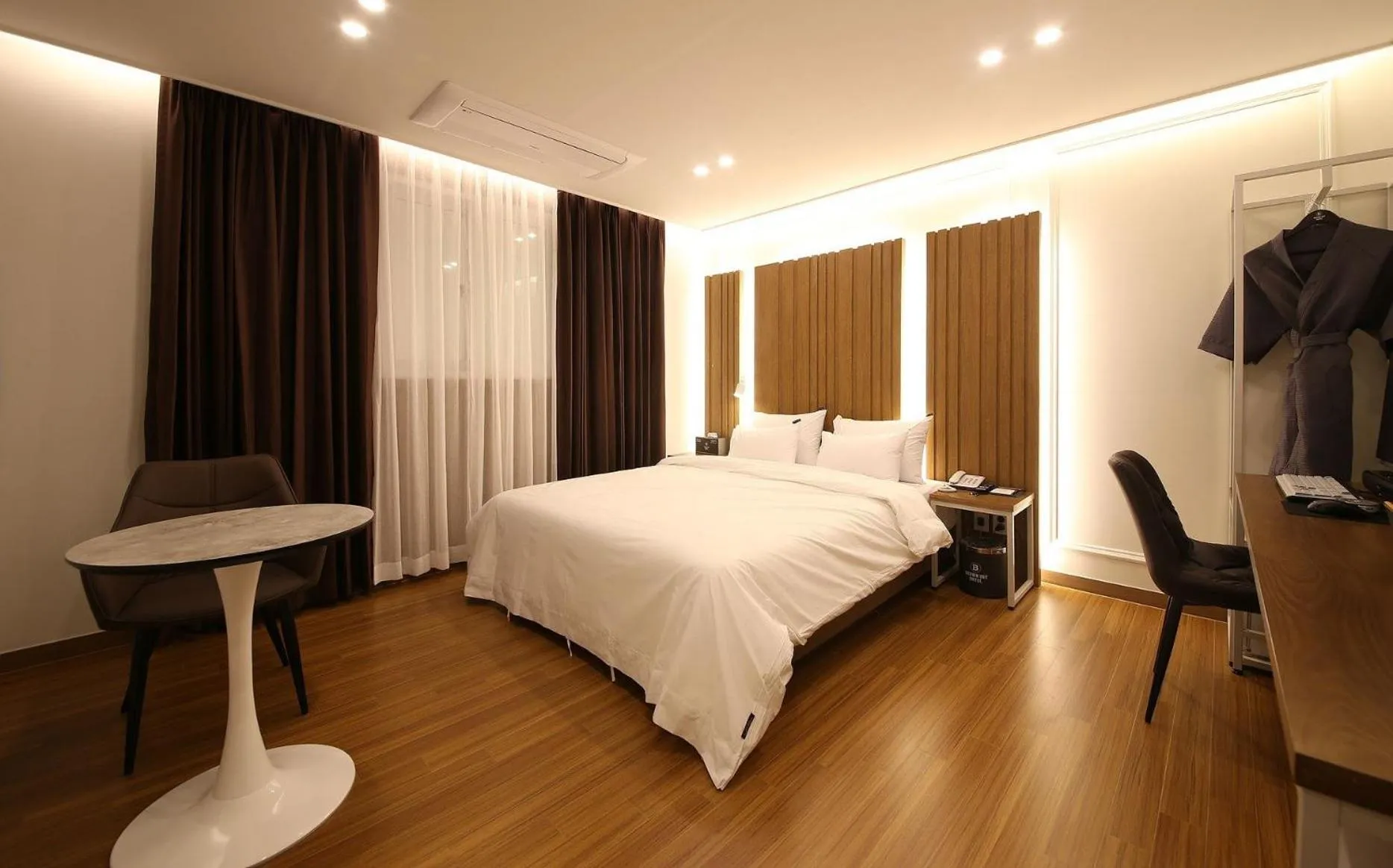 Bed in Brown Dot Hotel Sinan