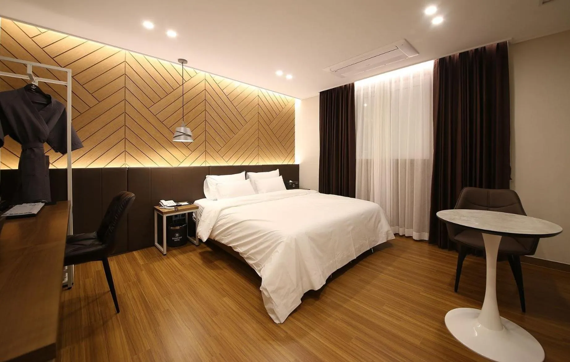 Bed in Brown Dot Hotel Sinan