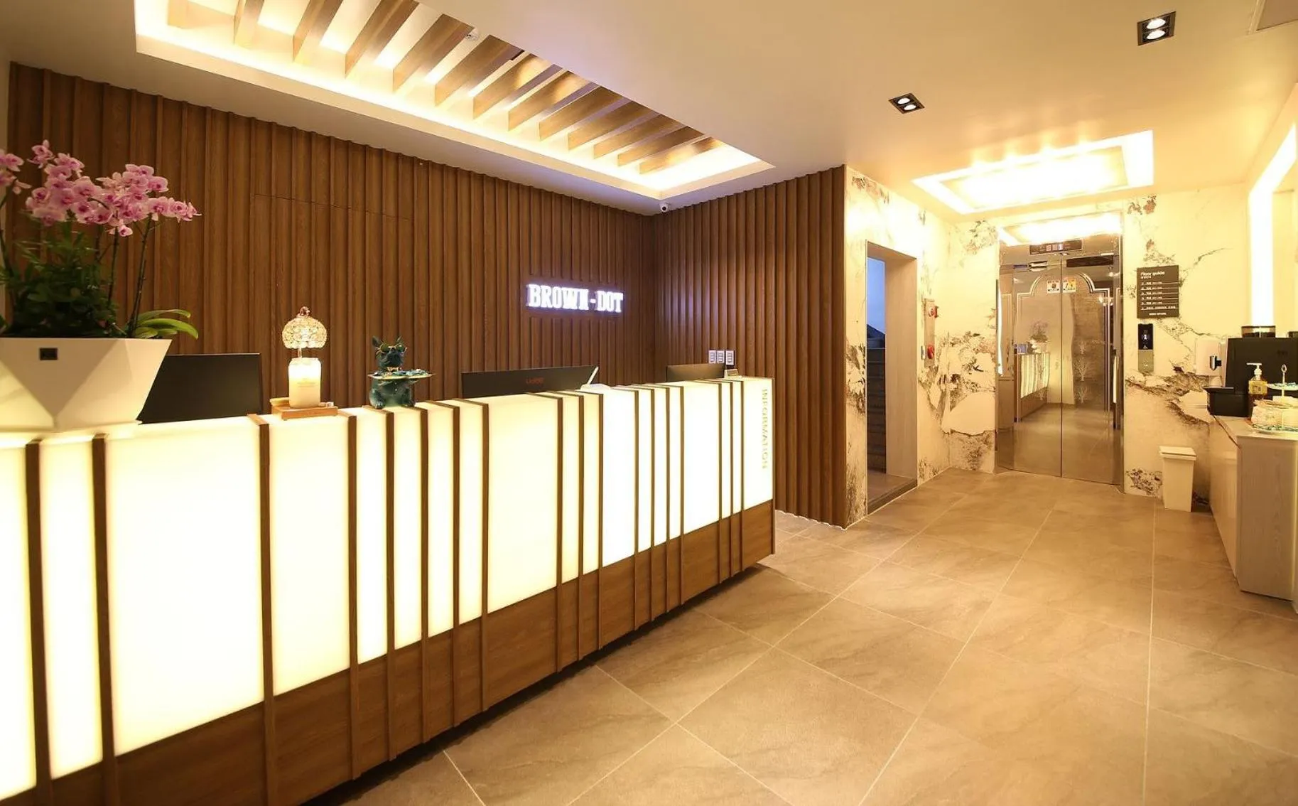 Lobby or reception in Brown Dot Hotel Sinan