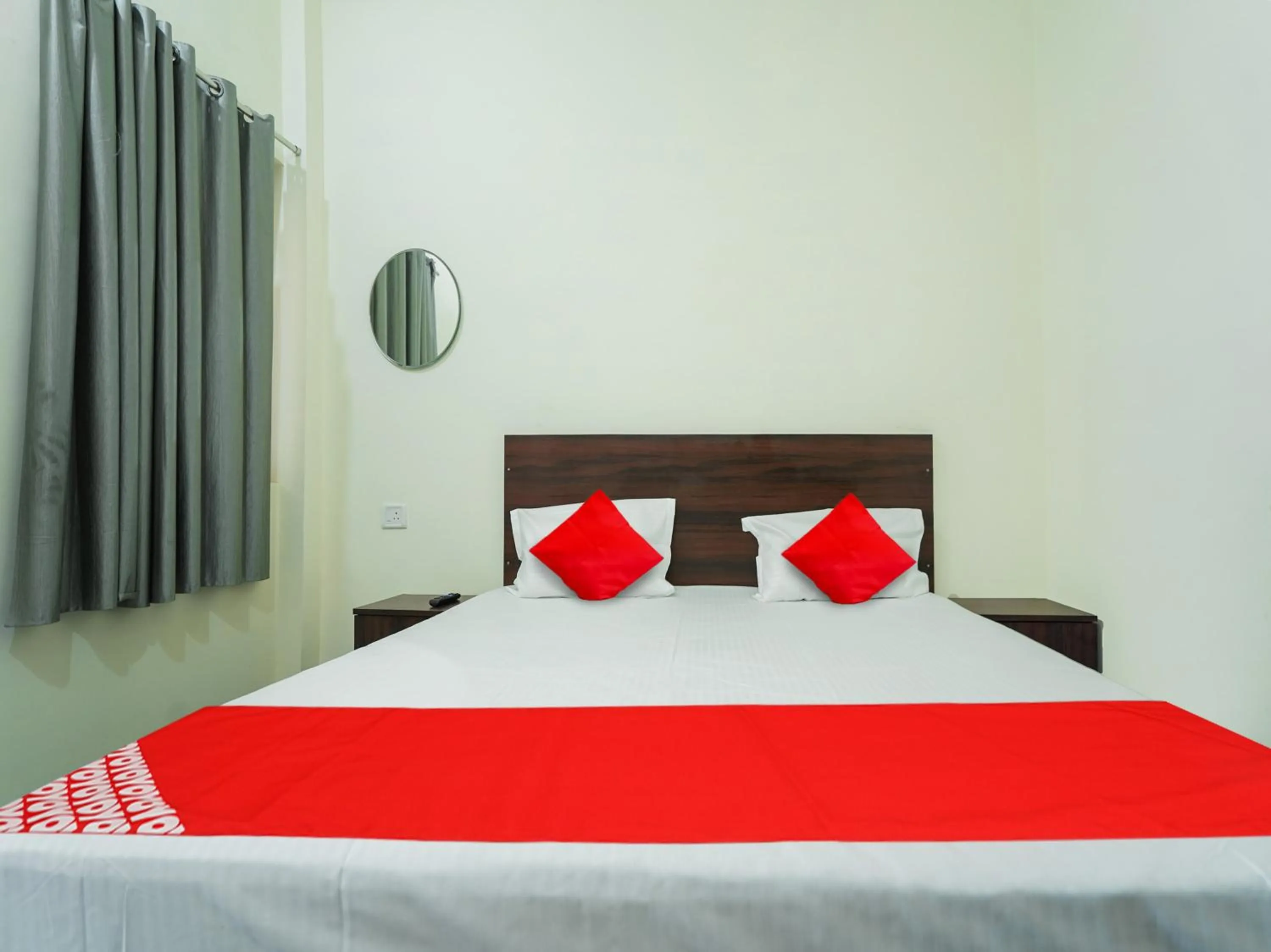 Bedroom, Bed in SPOT ON Hotel Friend's Park