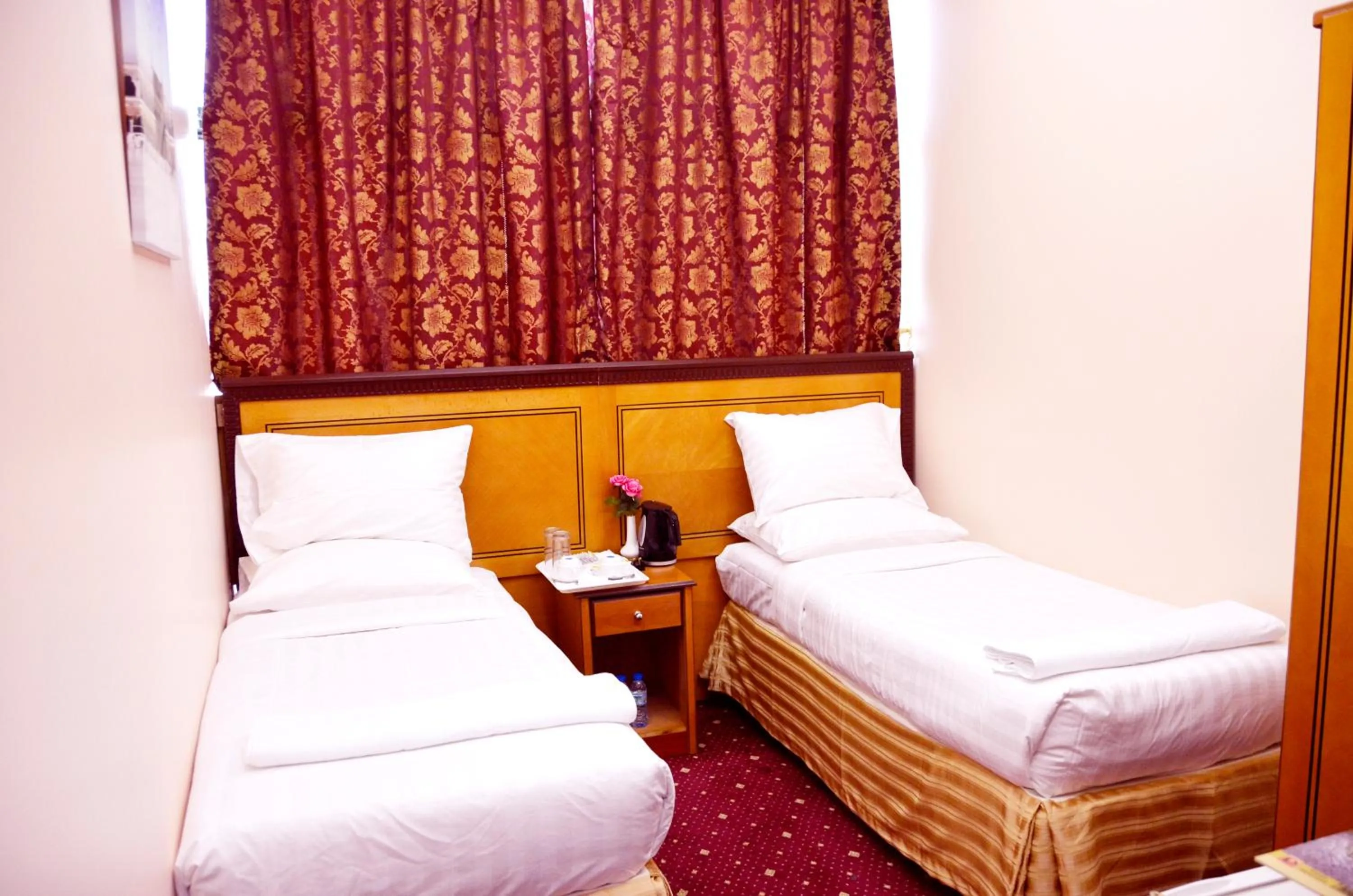 Bedroom, Bed in Anwar Al Deafah Hotel