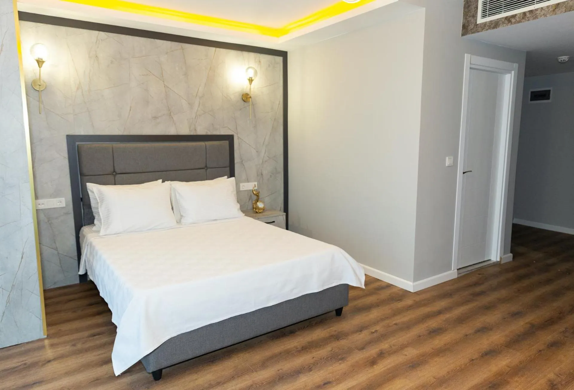 Bed in The Hera Business Hotels & Spa