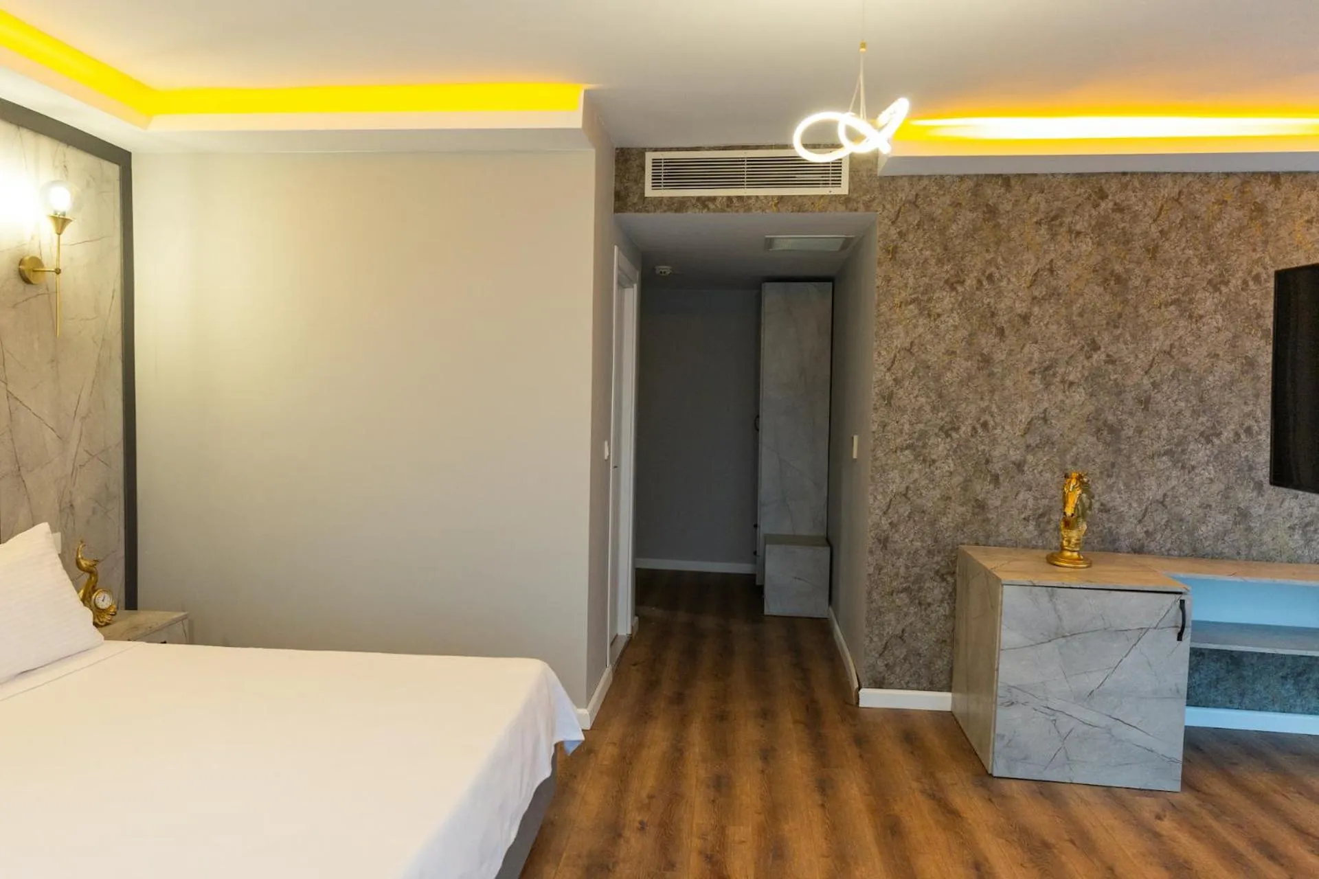 Bed in The Hera Business Hotels & Spa