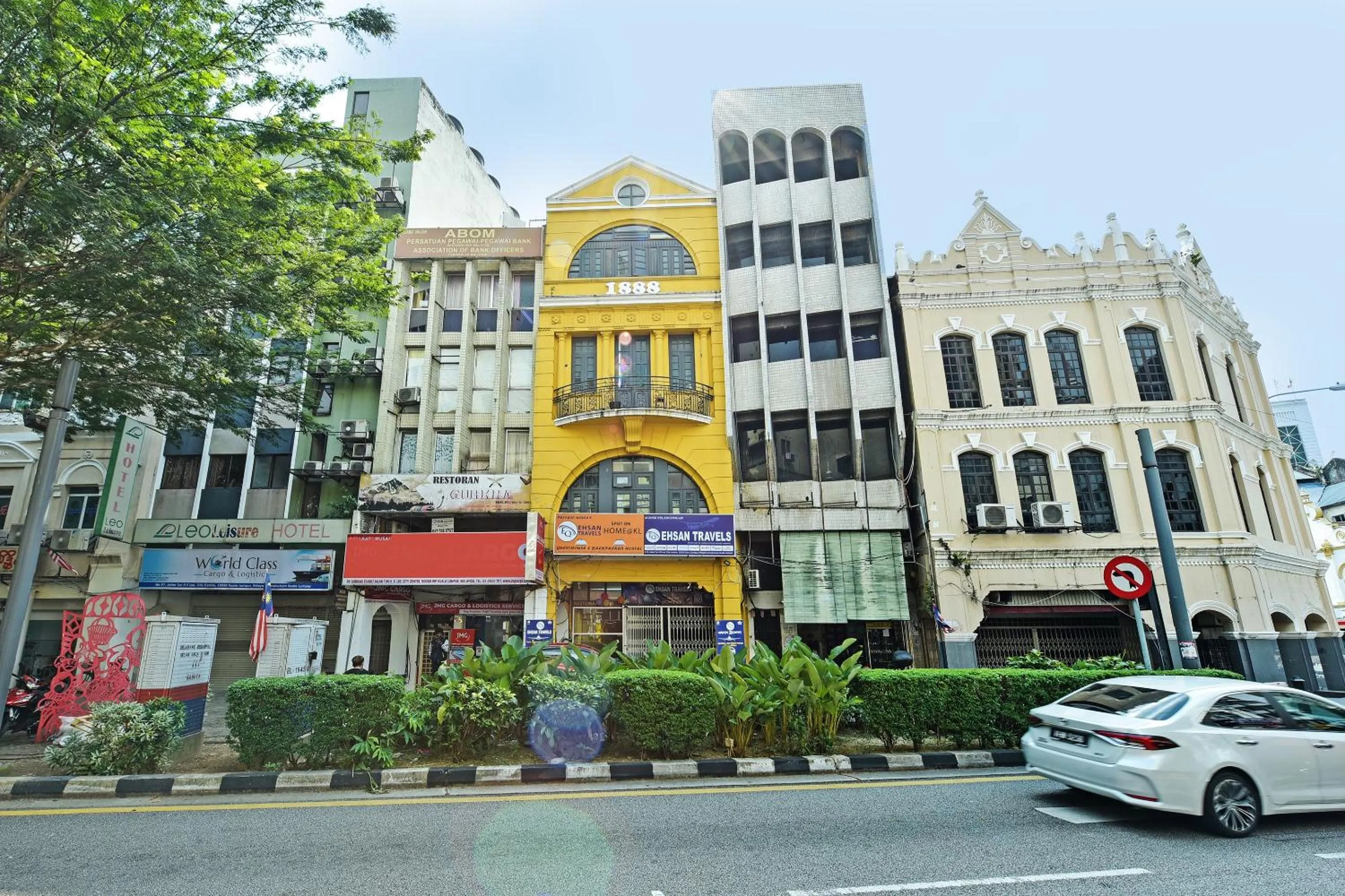 Facade/entrance, Property Building in SPOT ON 90850 Ehsan Travels Home