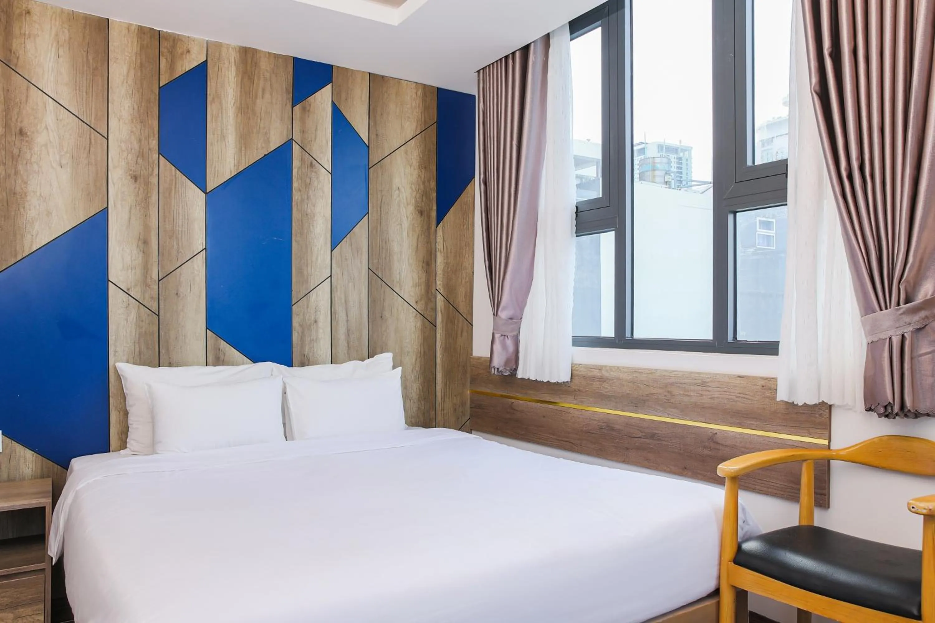 Bed in Azura Gold Hotel & Apartment