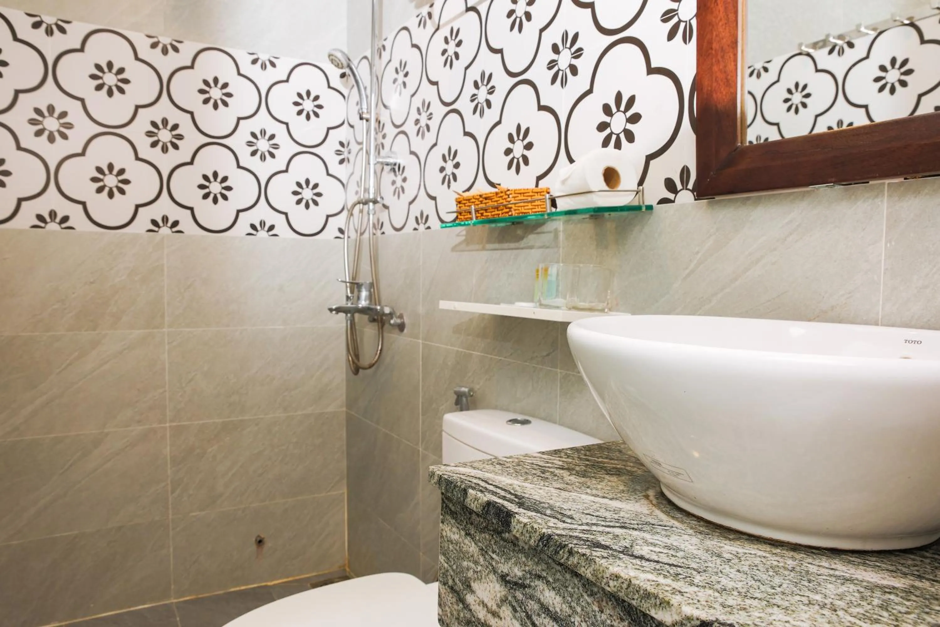 Shower in Azura Gold Hotel & Apartment