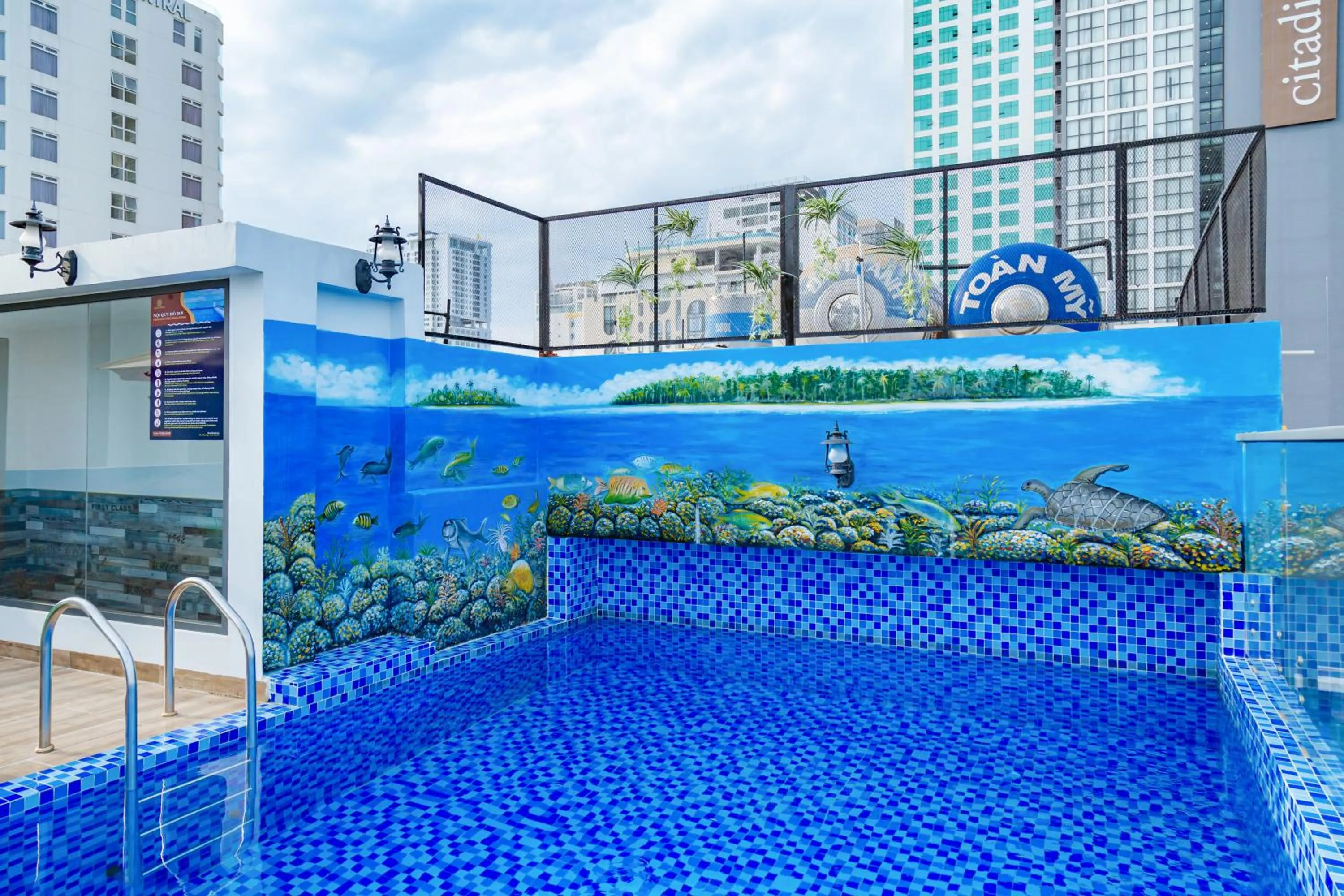 Swimming pool in Azura Gold Hotel & Apartment