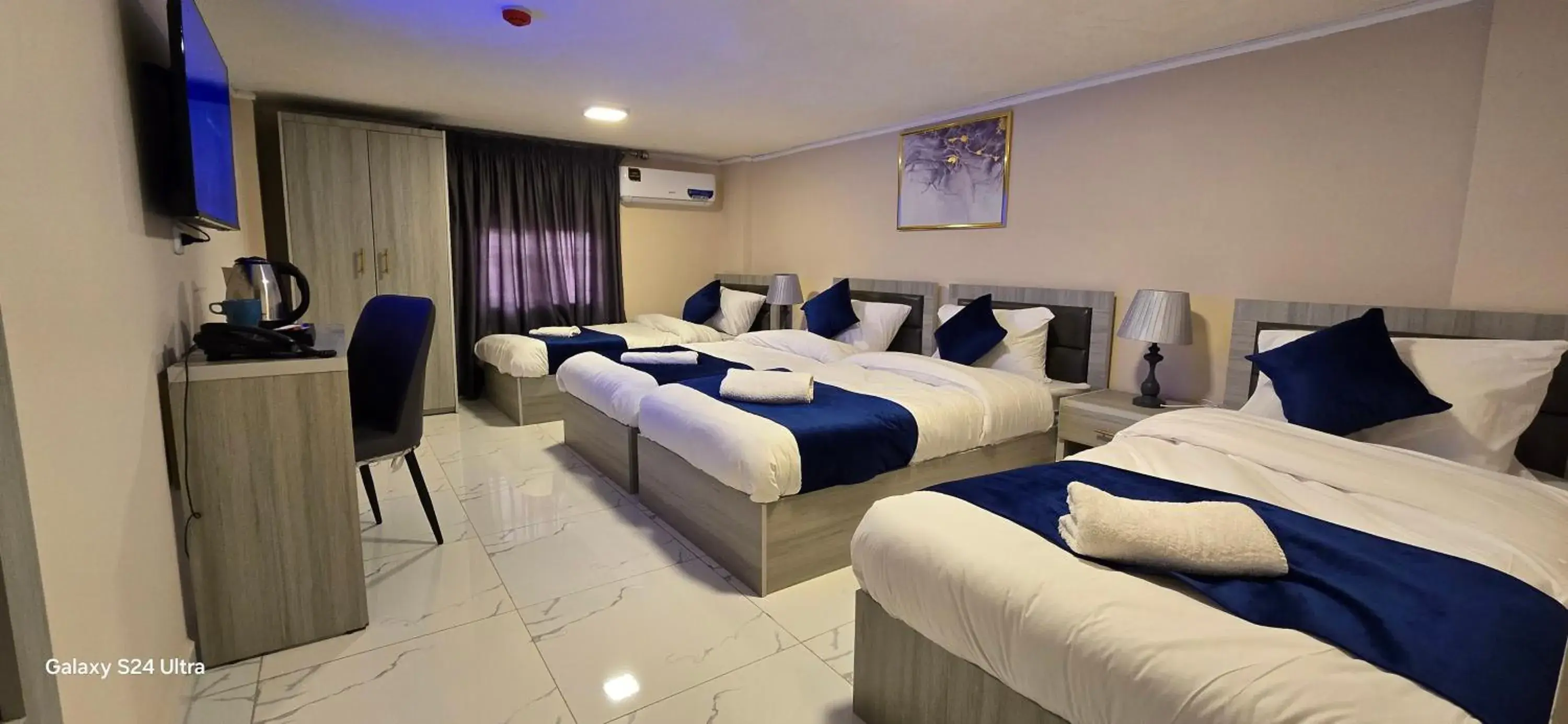 Quadruple Room with Private Bathroom in VIP Hotel Amman Quadruple Room with Private Bathroom in VIP Hotel Amman