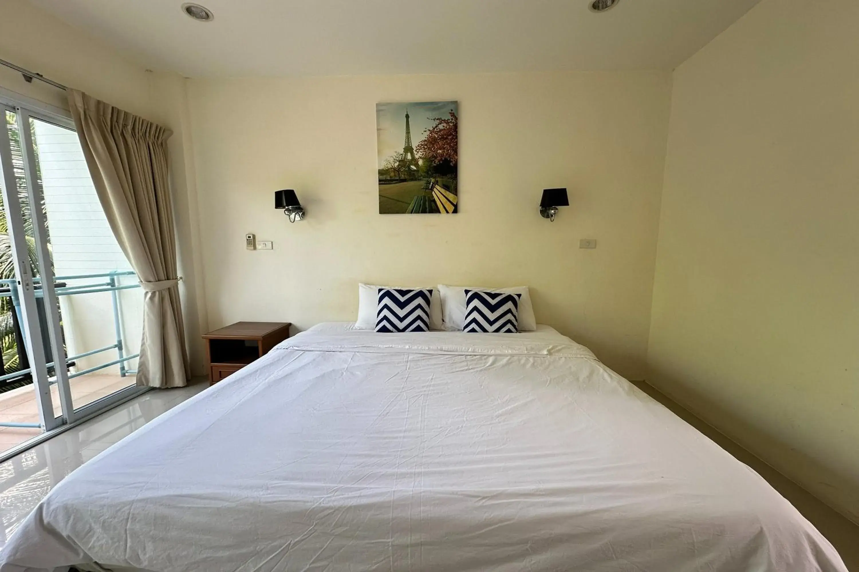 Double Room in Choengmon Residence Double Room in Choengmon Residence