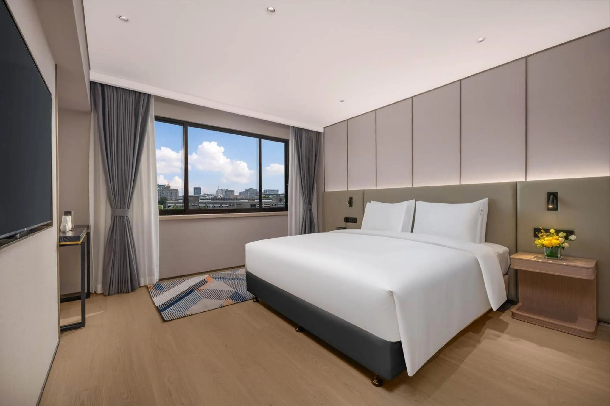 Photo of the whole room, Bed in Holiday Inn Express Beijing Downtown by IHG