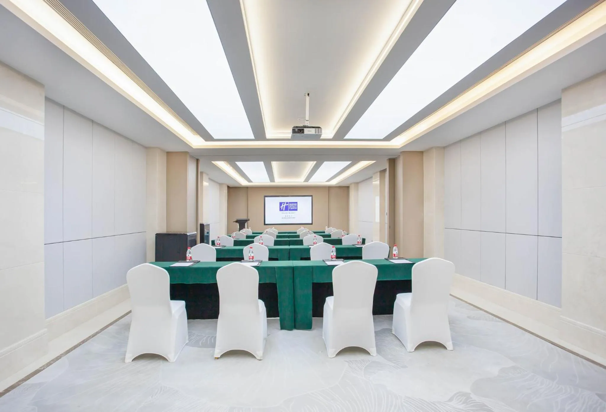 Meeting/conference room in Holiday Inn Express Beijing Downtown by IHG