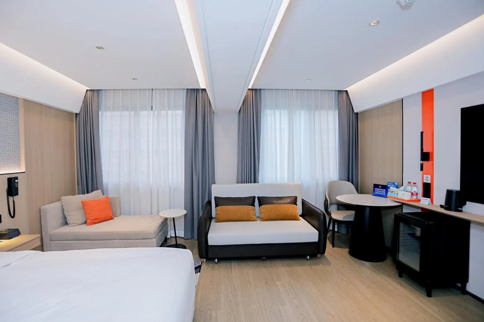 Photo of the whole room, Bed in Holiday Inn Express Beijing Downtown by IHG