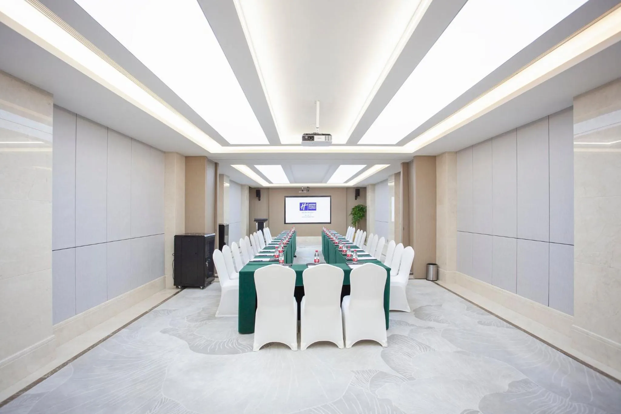 Meeting/conference room in Holiday Inn Express Beijing Downtown by IHG